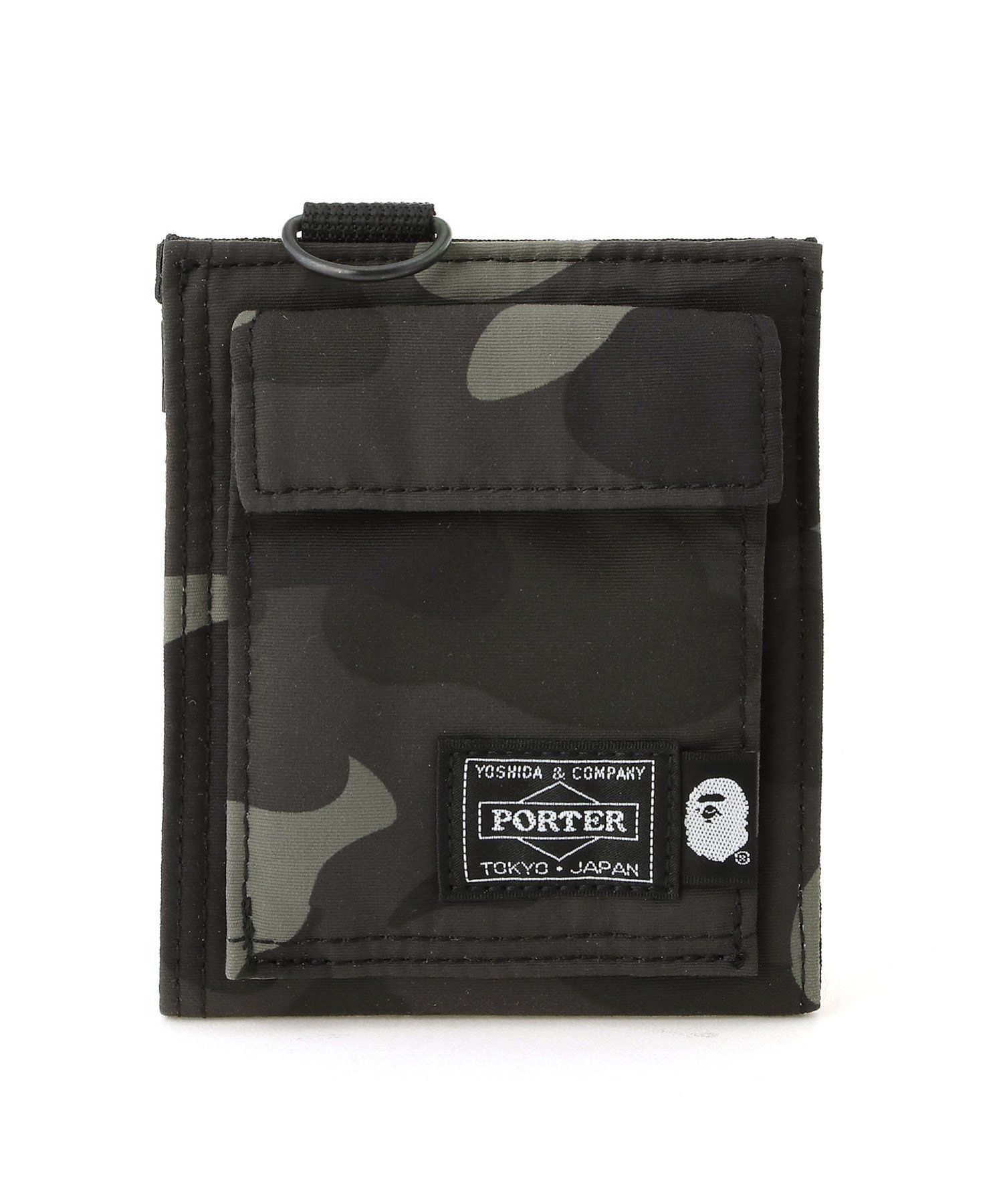 A BATHING APE（ア ベイシング エイプ）【 BAPE X PORTER 】COLOR CAMO WALLETCOLOR CAMO配色のナイロン素材を使用した2つ折りウォレット。上部右にナイロンテープで固定したD環、フロントにベルクロ付きポケットを配置。ポケット左下にPORTERネームとAPE HEADピスネーム。インナースリーブは2層に仕切られた札入れと複数のカード段を設けた機能的な仕様。日本を代表するラゲッジブランド、PORTERとのコラボレーションモデル。型番：1K23190903-BLK-00F KW6260【採寸】サイズ縦横厚みF12.5cm10.5cm3.0cm商品のサイズについて【商品詳細】日本素材：表地:ナイロン100%裏地:ナイロン100%中詰物:ポリエステル100%サイズ：F※画面上と実物では多少色具合が異なって見える場合もございます。ご了承ください。商品のカラーについて 【予約商品について】 ※「先行予約販売中」「予約販売中」をご注文の際は予約商品についてをご確認ください。A BATHING APE（ア ベイシング エイプ）【 BAPE X PORTER 】COLOR CAMO WALLETCOLOR CAMO配色のナイロン素材を使用した2つ折りウォレット。上部右にナイロンテープで固定したD環、フロントにベルクロ付きポケットを配置。ポケット左下にPORTERネームとAPE HEADピスネーム。インナースリーブは2層に仕切られた札入れと複数のカード段を設けた機能的な仕様。日本を代表するラゲッジブランド、PORTERとのコラボレーションモデル。型番：1K23190903-BLK-00F KW6260【採寸】サイズ縦横厚みF12.5cm10.5cm3.0cm商品のサイズについて【商品詳細】日本素材：表地:ナイロン100%裏地:ナイロン100%中詰物:ポリエステル100%サイズ：F※画面上と実物では多少色具合が異なって見える場合もございます。ご了承ください。商品のカラーについて 【予約商品について】 ※「先行予約販売中」「予約販売中」をご注文の際は予約商品についてをご確認ください。■重要なお知らせ※ 当店では、ギフト配送サービス及びラッピングサービスを行っておりません。ご注文者様とお届け先が違う場合でも、タグ（値札）付「納品書 兼 返品連絡票」同梱の状態でお送り致しますのでご了承ください。 ラッピング・ギフト配送について※ 2点以上ご購入の場合、全ての商品が揃い次第一括でのお届けとなります。お届け予定日の異なる商品をお買い上げの場合はご注意下さい。お急ぎの商品がございましたら分けてご購入いただきますようお願い致します。発送について ※ 買い物カートに入れるだけでは在庫確保されませんのでお早めに購入手続きをしてください。当店では在庫を複数サイトで共有しているため、同時にご注文があった場合、売切れとなってしまう事がございます。お手数ですが、ご注文後に当店からお送りする「ご注文内容の確認メール」をご確認ください。ご注文の確定について ※ Rakuten Fashionの商品ページに記載しているメーカー希望小売価格は、楽天市場「商品価格ナビ」に登録されている価格に準じています。 商品の価格についてA BATHING APEA BATHING APEの財布財布・ポーチ・ケースご注文・お届けについて発送ガイドラッピンググッズ3,980円以上送料無料ご利用ガイド