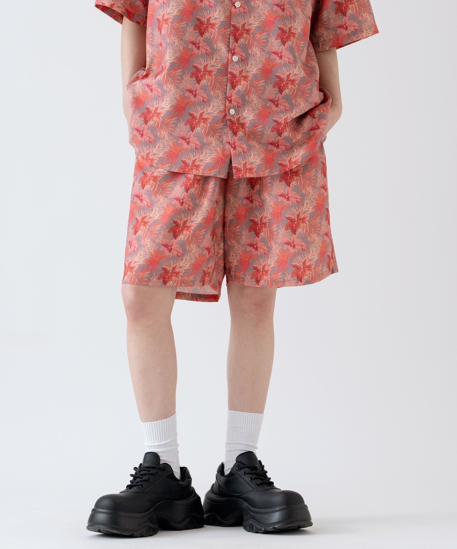 SIDEWAY STANCE SIDEWAY STANCE サイドウェイスタンス 総柄 ショートパンツ インプローブス パンツ その他のパンツ ブラック ブラウン