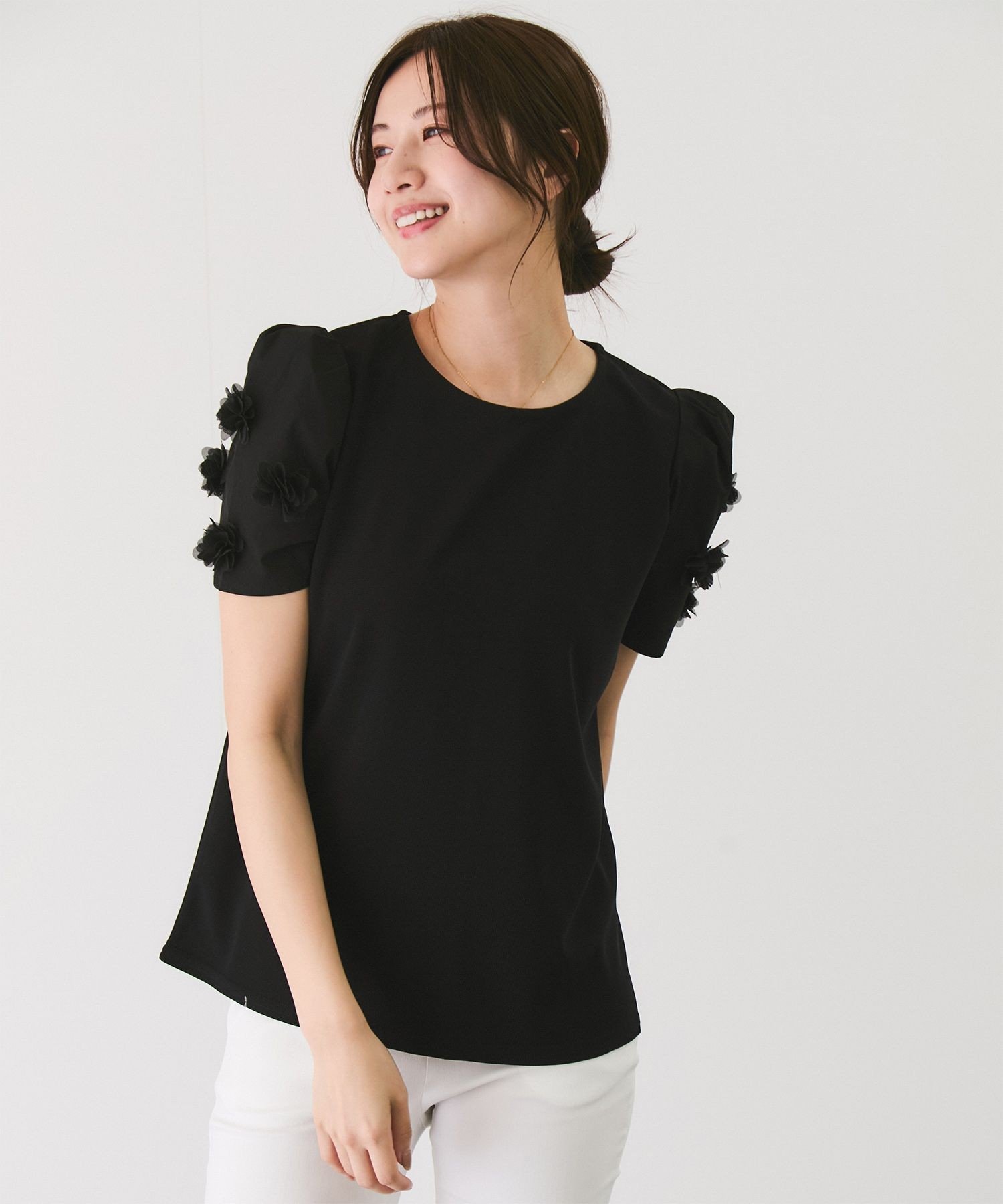 【SALE／30%OFF】JAYRO 花モチーフ使いプルオーバー ジャイロ トップス カットソー・Tシャツ ブラック ホワイト