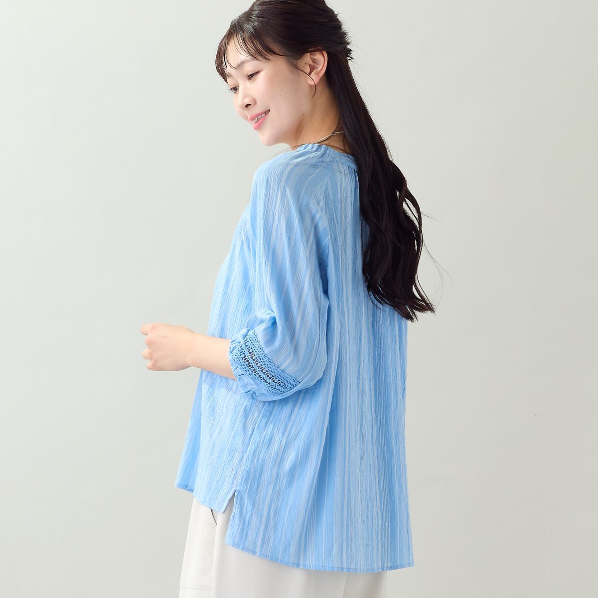 missel 【EC&一部店舗限定・洗える・3Lサイズあり】シャーリングストライプブラウス ミゼール トップス シャツ・ブラウス ブルー