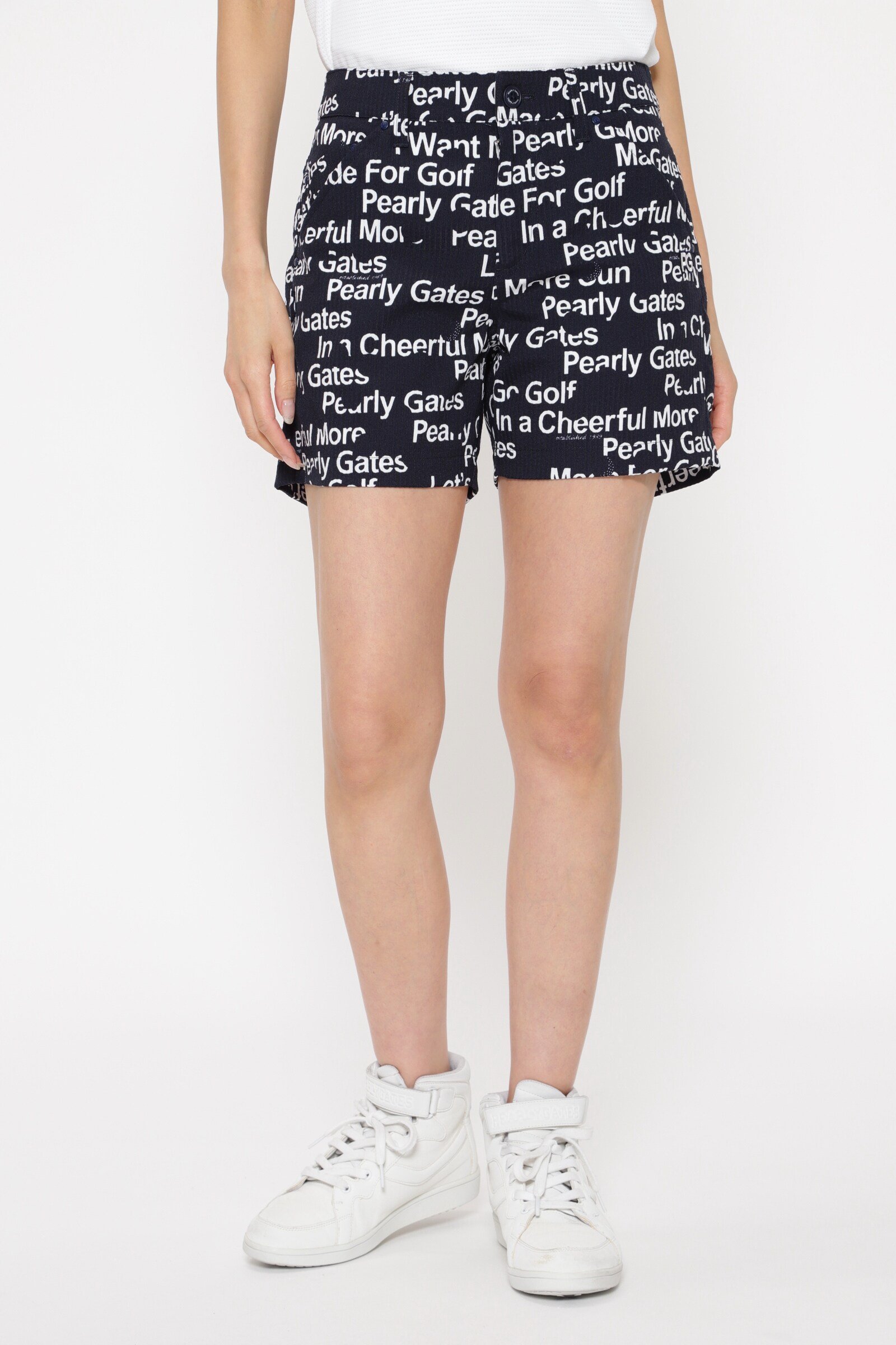 PEARLY GATES ポリエステルストレッチコードレーン ショートパンツ ＜ロゴ×ボール柄プリント＞ パーリーゲイツ パンツ その他のパンツ ホワイト ネイビー
