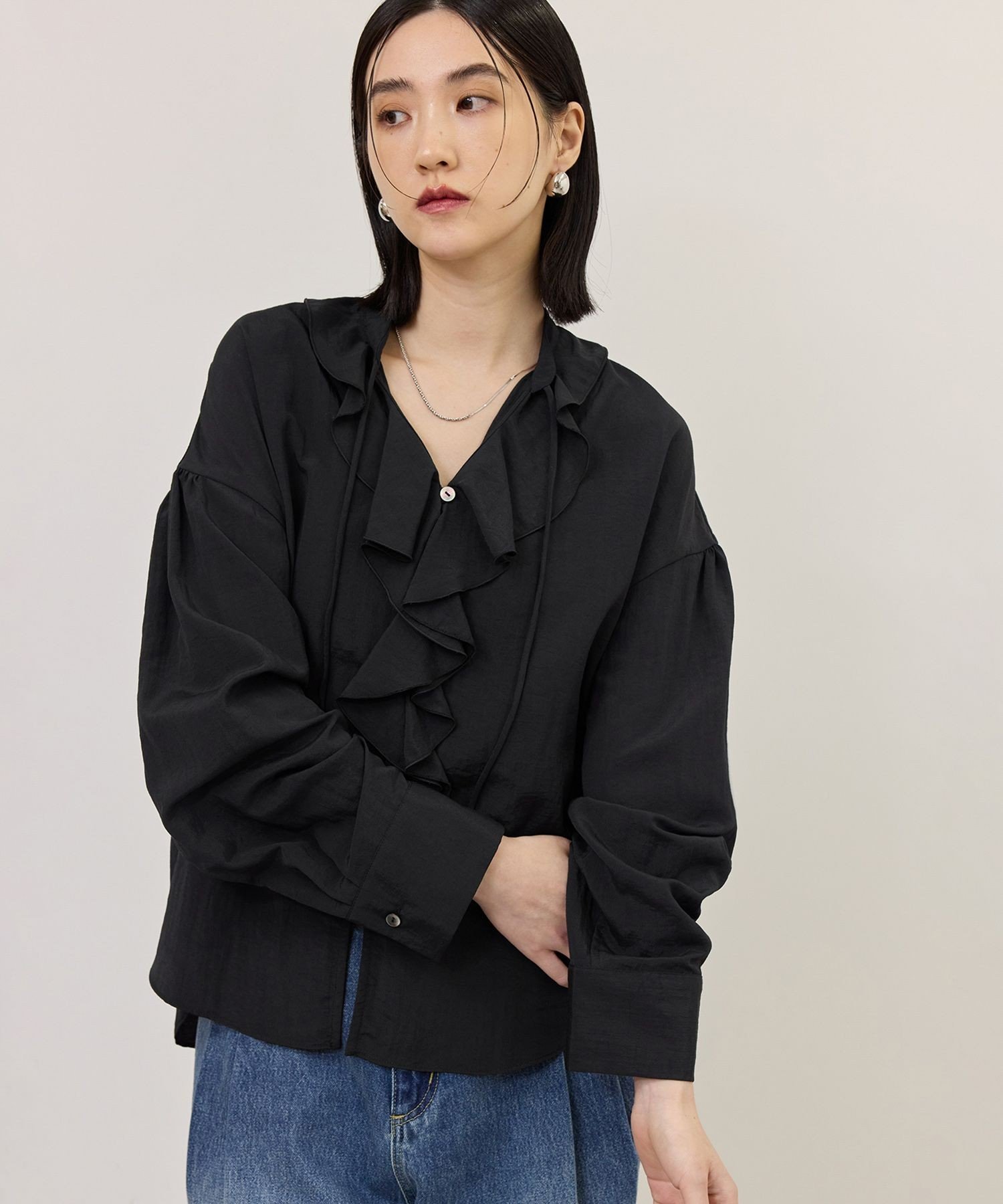 【WEB限定】ラッフルブラウス アダムエロペ トップス シャツ・ブラウス ブラック ホワイト カーキグリーン