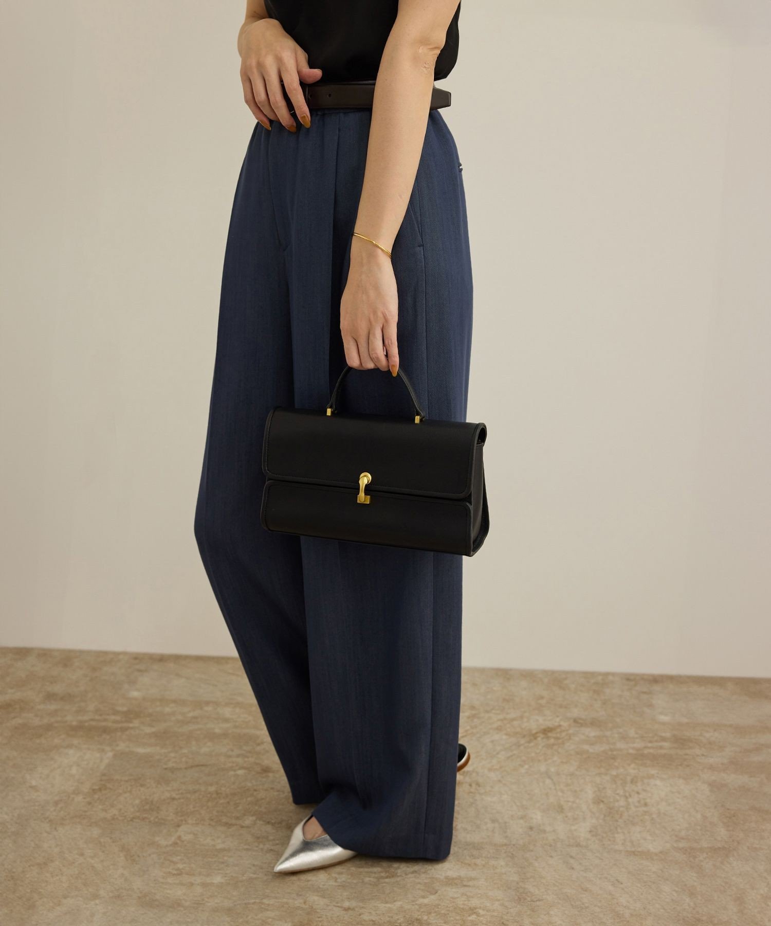 【SALE/50%OFF】ROPE' フラップワイドレザーハンドバッグ ロペ バッグ ショルダーバッグ ベージュ ブラック【送料無料】