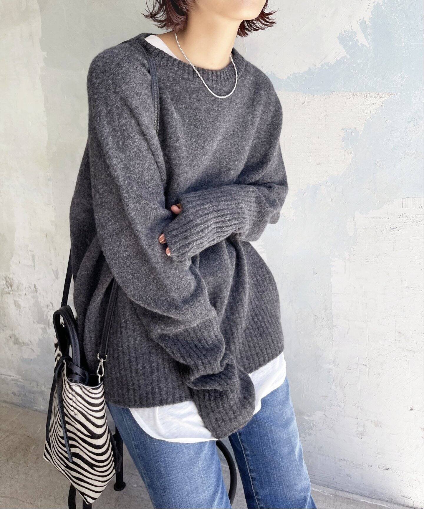 大人女子が「グレーニット」を着こなすには?地味見えしないコーデ術を