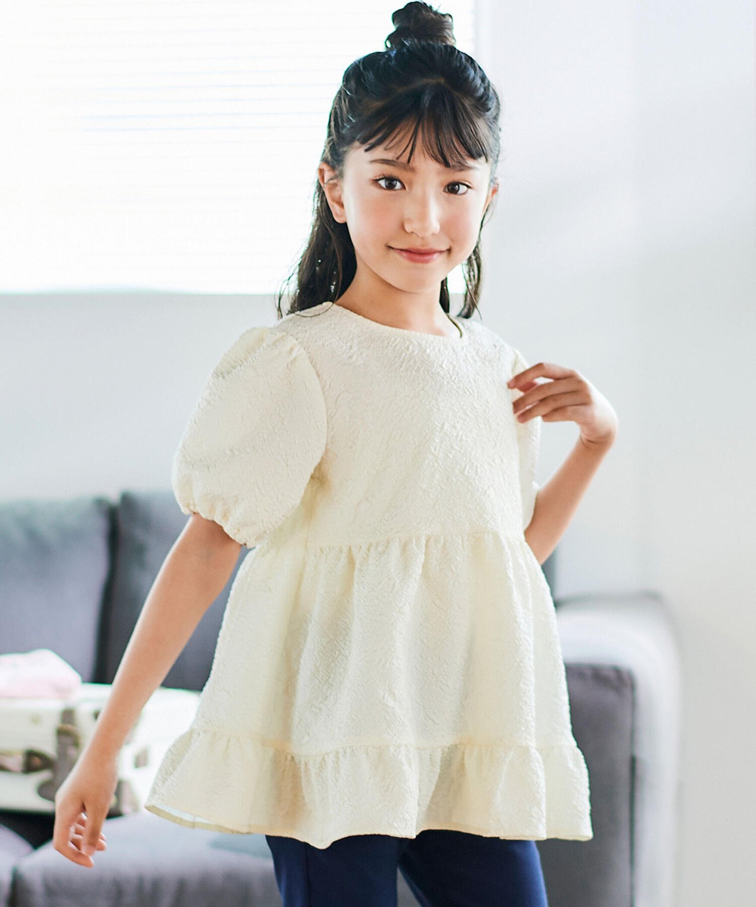 【SALE／20%OFF】BeBe フクレジャガードフリルパフスリーブブラウス(90~160cm) ベベ オンライン ストア トップス シャツ・ブラウス ホワイト ブルー【送料無料】