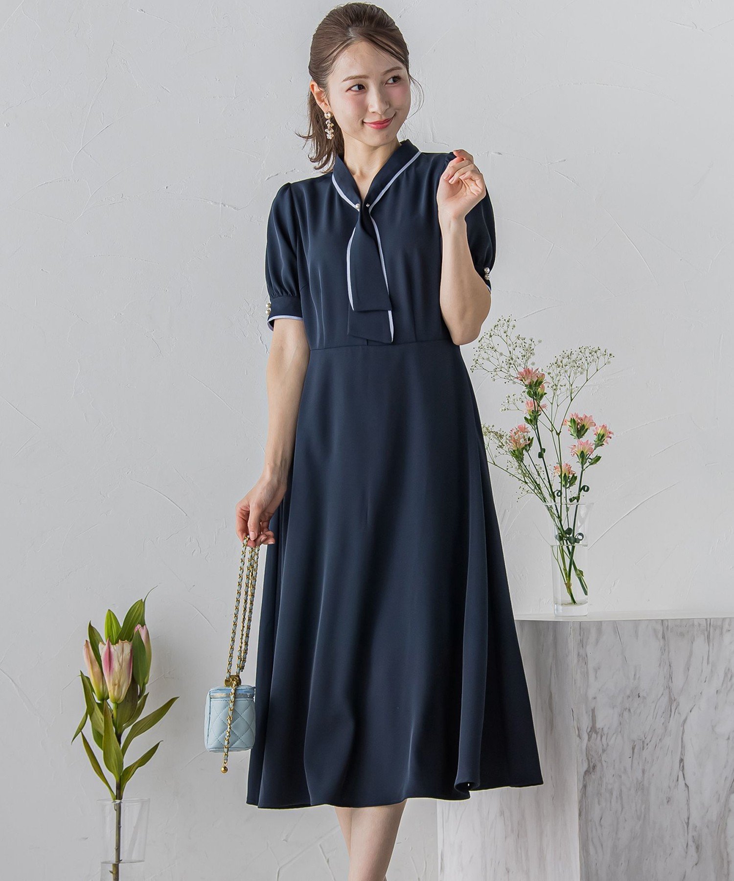 【SALE／50%OFF】QUEENS COURT 配色ボウタイワンピース クイーンズコート ワンピース・ドレス ワンピース ネイビー ベージュ【送料無料】のサムネイル