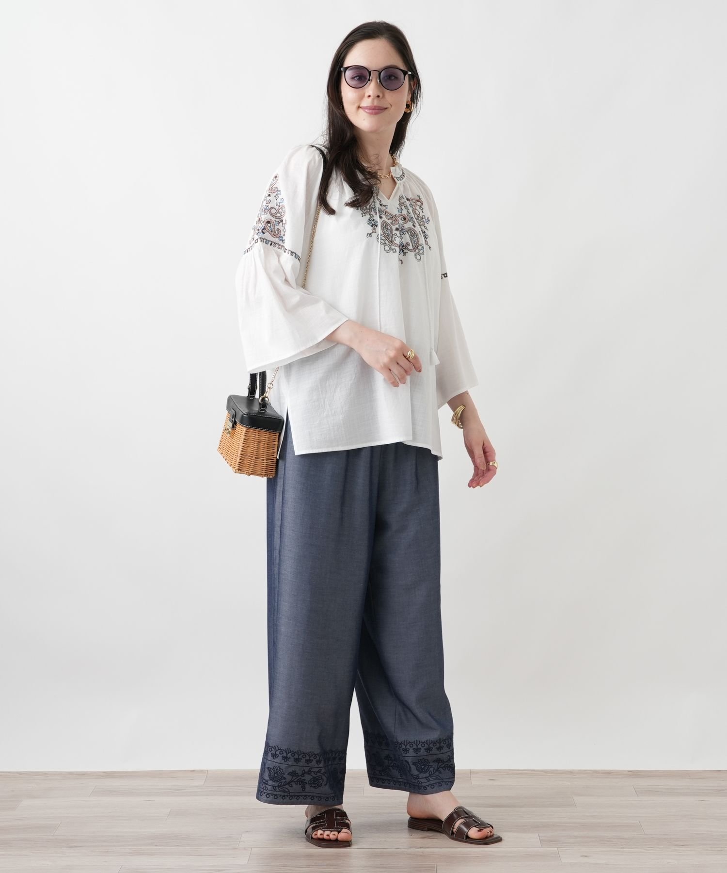 Leilian PLUS HOUSE 刺繍入りワイドパンツ【プラス企画】 レリアン プラスハウス パンツ その他のパンツ ブルー