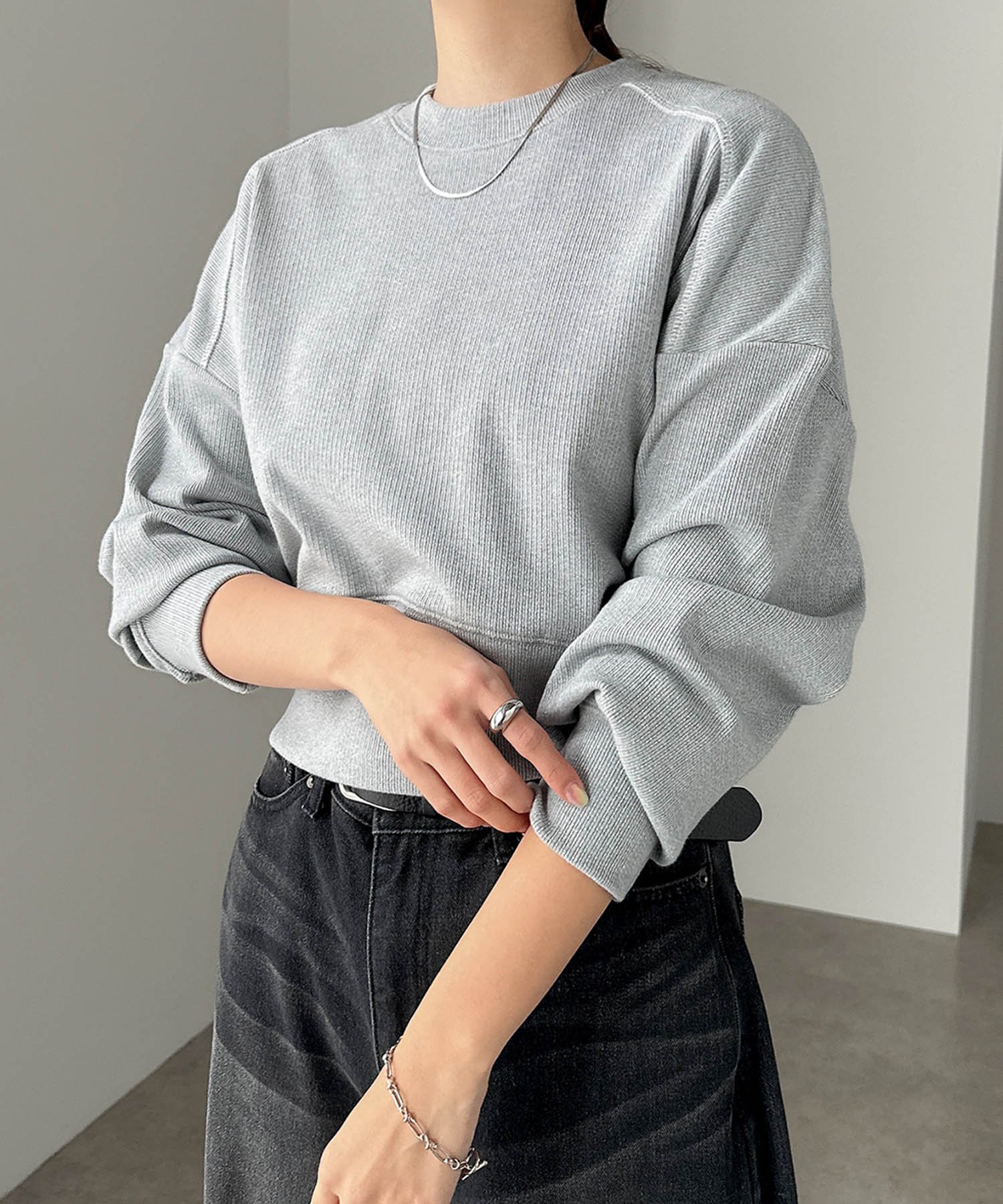 テレコリブショート丈ラメスウェットップス アンドミー トップス カットソー・Tシャツ ホワイト グレー ベージュ