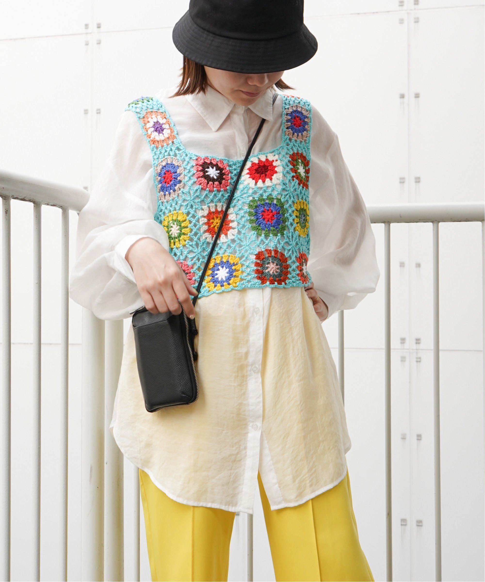 【SALE／50%OFF】VENCE share style クロシェ編みベスト ヴァンス エクスチェンジ トップス ニット ブルー ホワイト ブラック レッド イエロー パープルのサムネイル