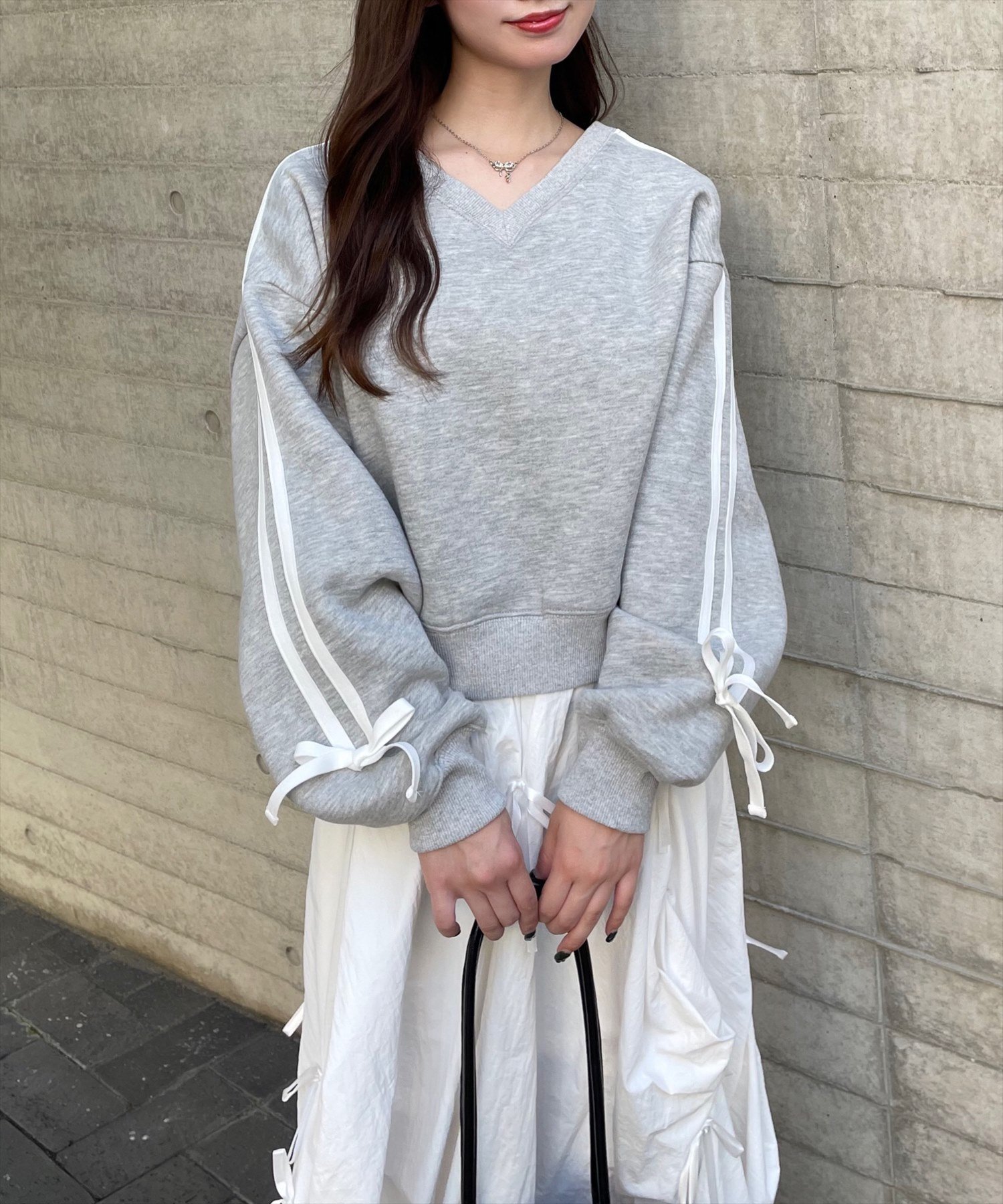 【SALE／13%OFF】clear Vネック袖ラインリボンショート丈スウェット クリア トップス スウェット・トレーナー グレー ホワイトのサムネイル