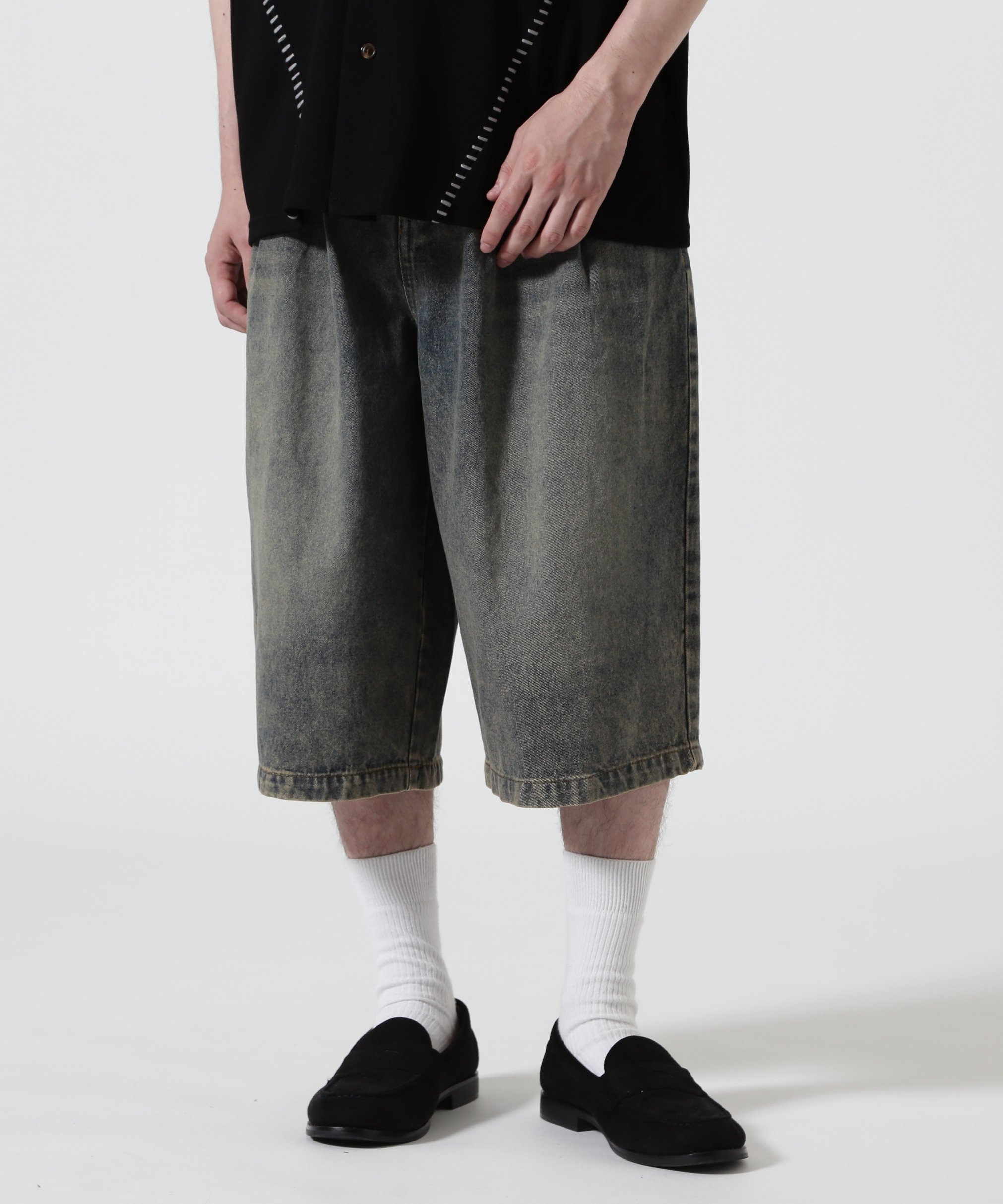 B omnivore/ビーオムニボー TUCK DENIM SHORTS タックデニムショーツ ビーバー パンツ その他のパンツ ブルー ブラック