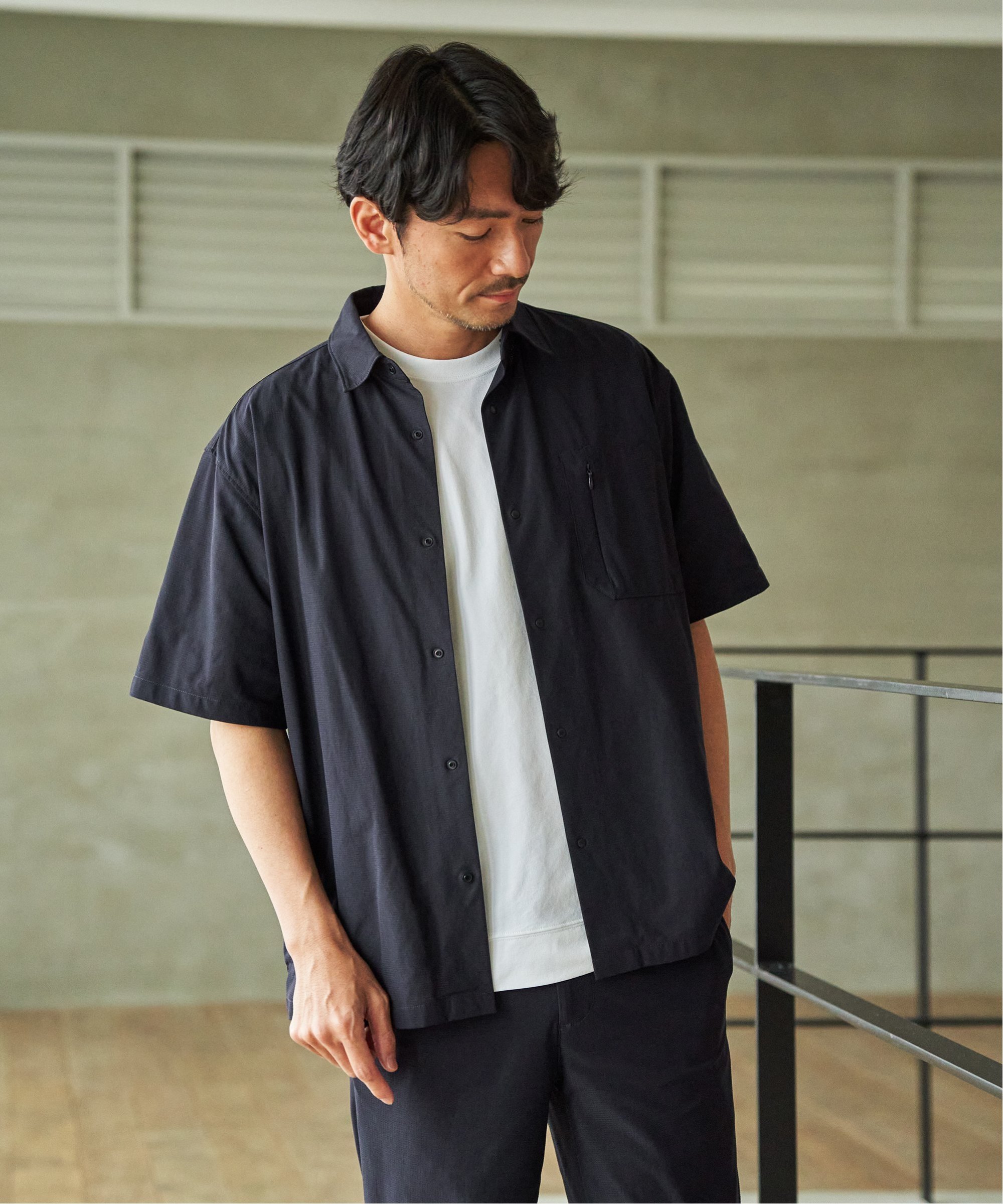 ikka 【接触冷感】GOKU楽 AIR冷感シャツ【セットアップ対応】 イッカ トップス シャツ・ブラウス ブラック グレー ブルー ベージュ