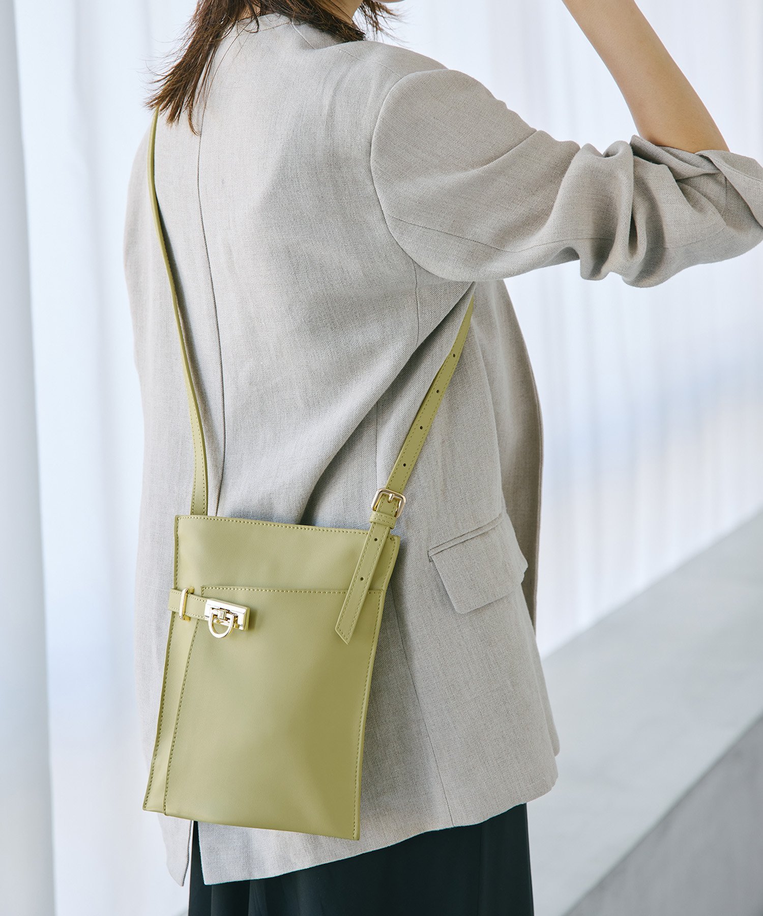 【SALE／50%OFF】TREASURE TOPKAPI ベルトデザイン レザー フラット ショルダーバッグ トプカピ バッグ ショルダーバッグ ホワイト グリーン ブラック【送料無料】のサムネイル