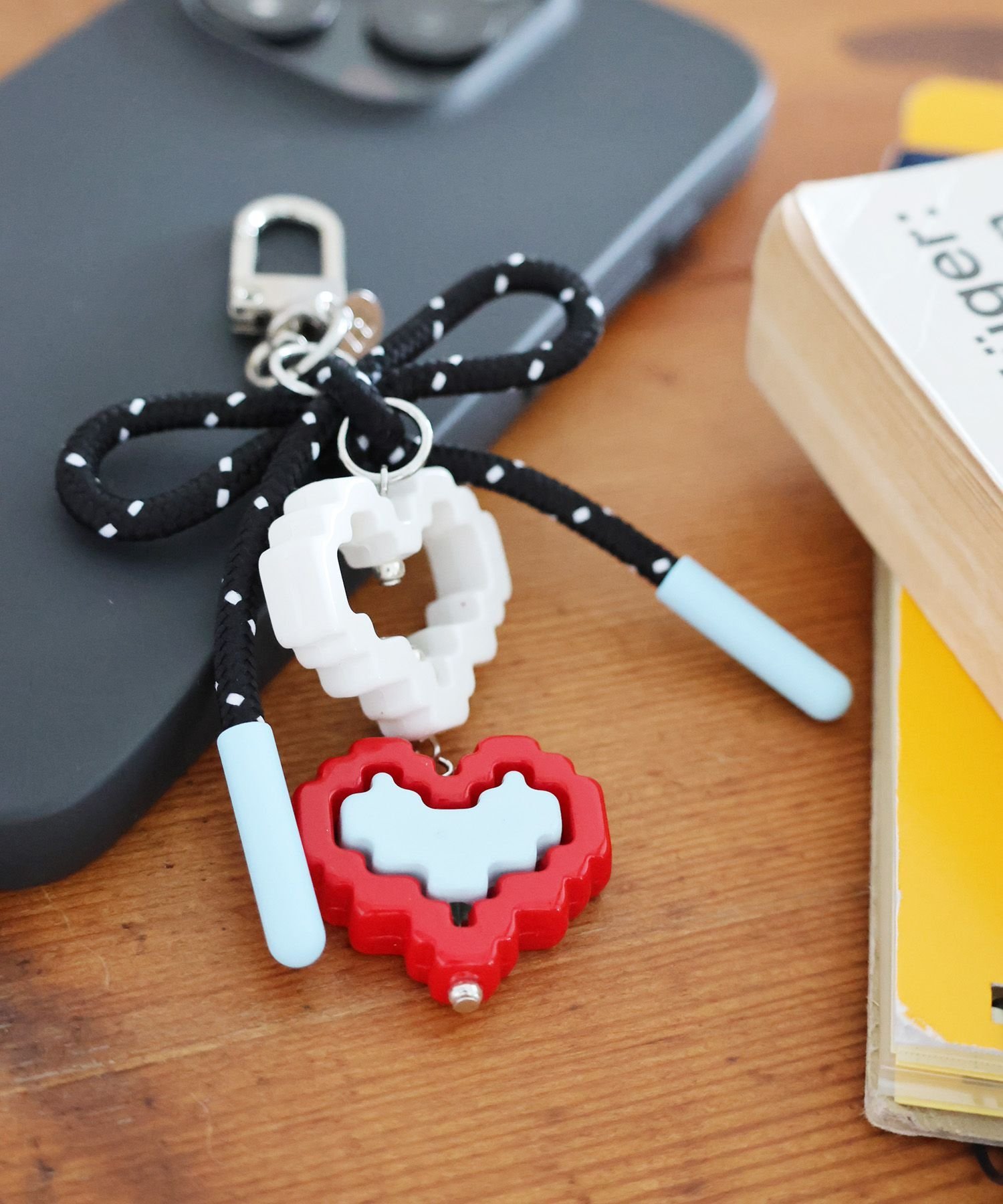 niko and ... ドットハートコードチャーム ニコアンド ファッション雑貨 チャーム・キーチェーン ホワイト ブラック ピンク