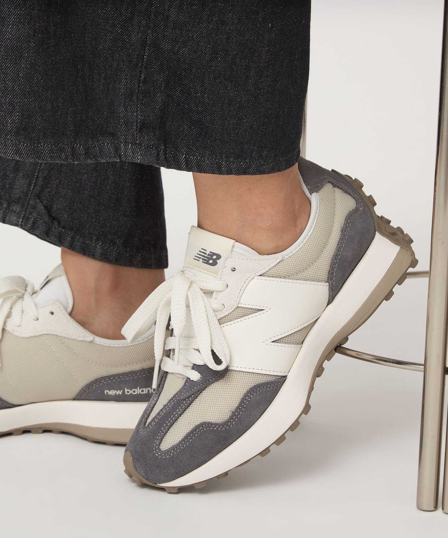 New Balance ニューバランス スニーカー 25cm 3603225E0154 楽天市場】ニューバランス 327(靴サイズ(cm)25.0)の通販
