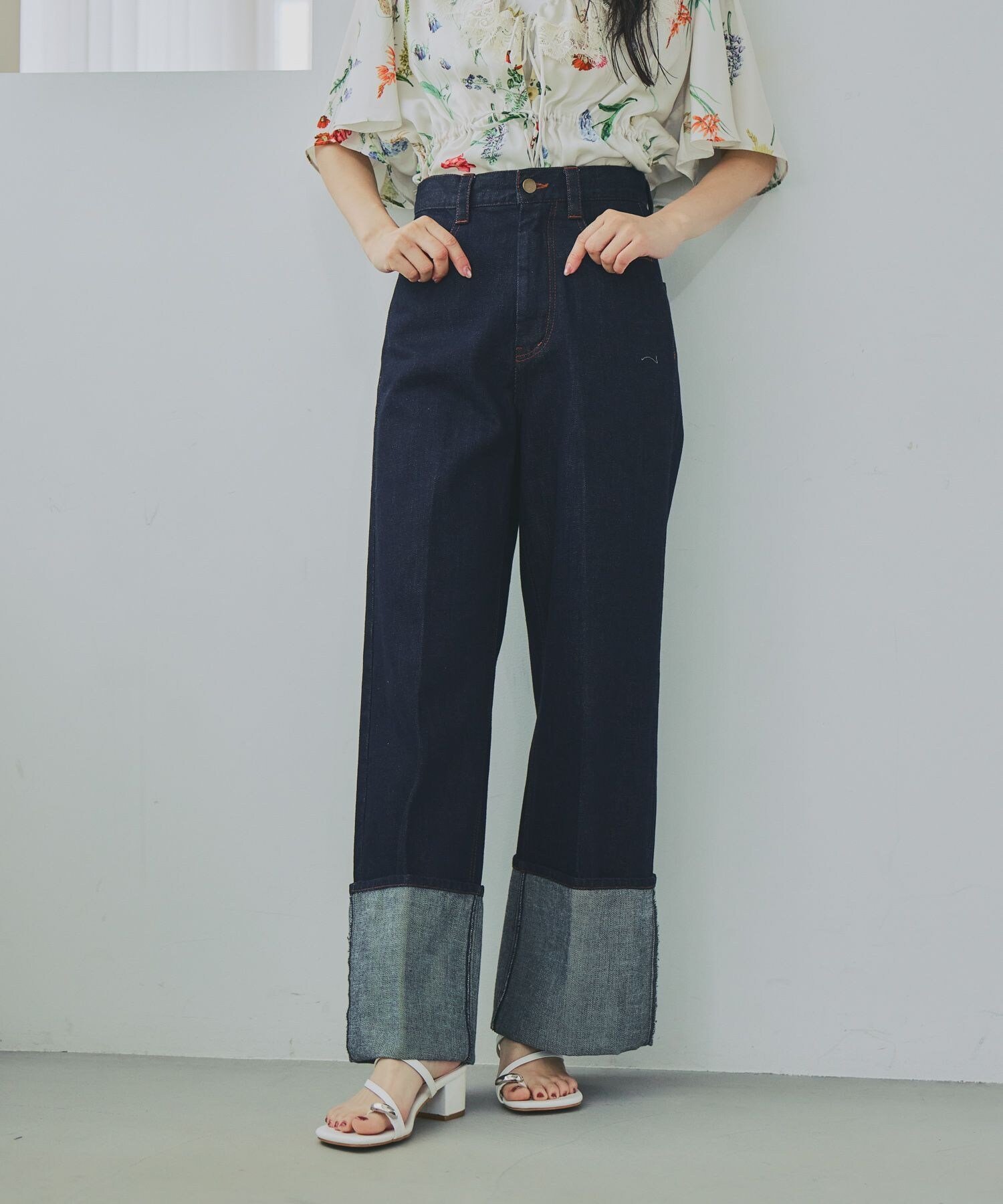 mysty woman ターンアップデニムワイドパンツ ミスティウーマン パンツ ジーンズ・デニムパンツ ブルー