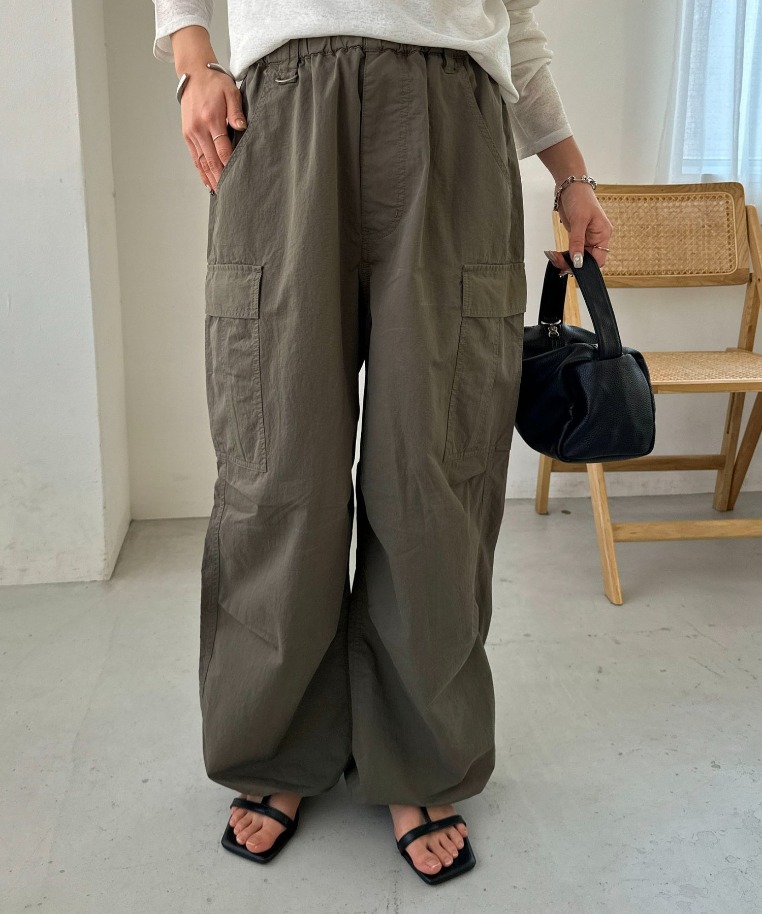 【Enlude】Dカン付きワイドカーゴパンツ《ユニセックス》 ディスコート パンツ その他のパンツ カーキグリーン ホワイト
