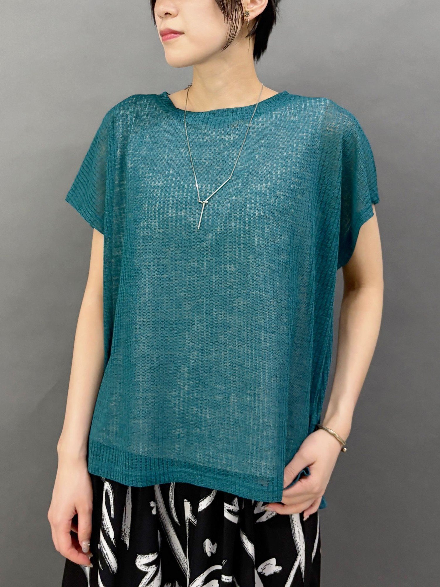 NICOLE white 透け感のあるシアートップス*タンクセット ニコル クラブ トップス カットソー・Tシャツ ホワイト グレー ブラック グリーン
