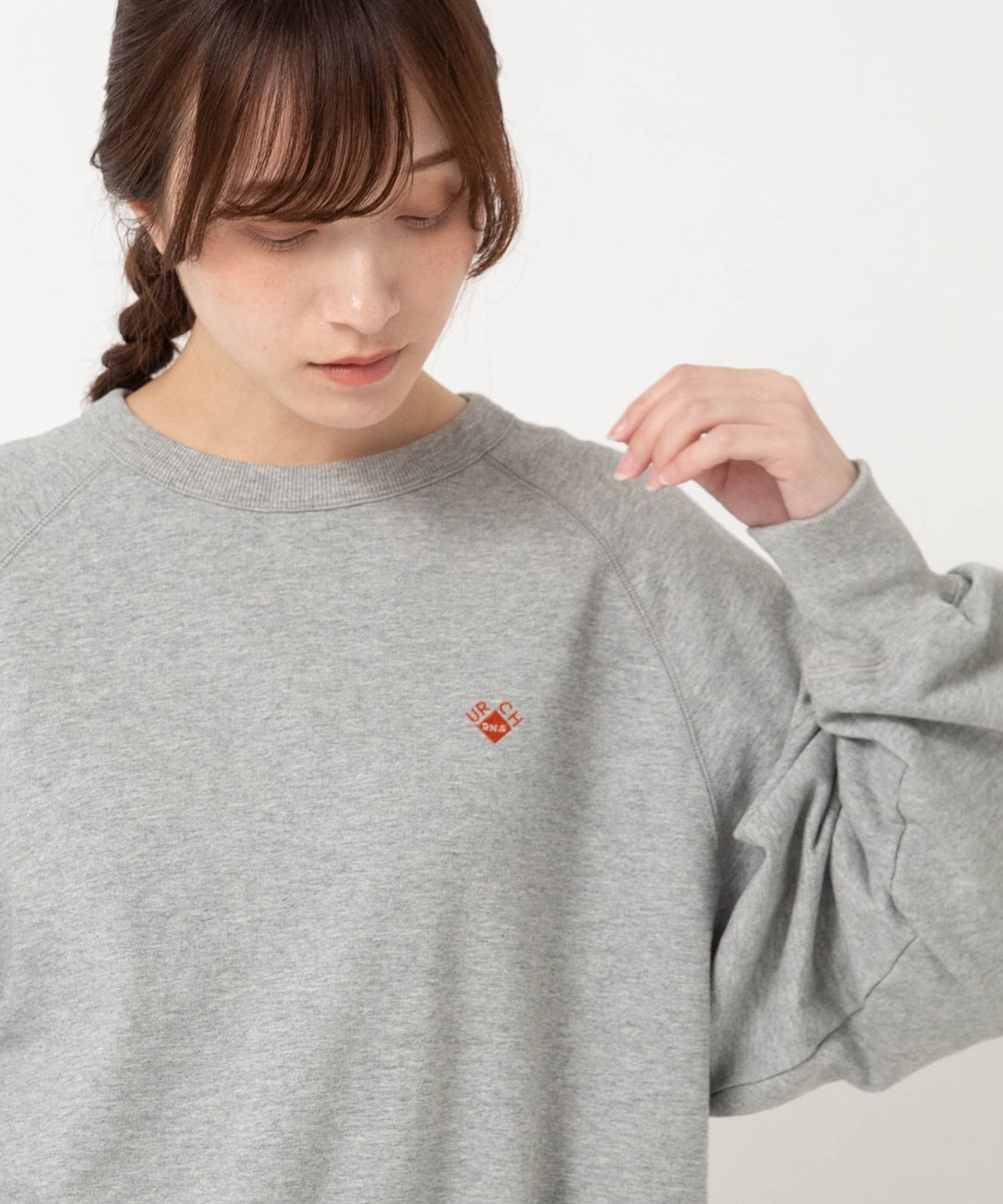 URCH RNA M2695 ショート丈のドルマンプルオーバー アールエヌエーエヌ トップス カットソー・Tシャツ レッド グレー