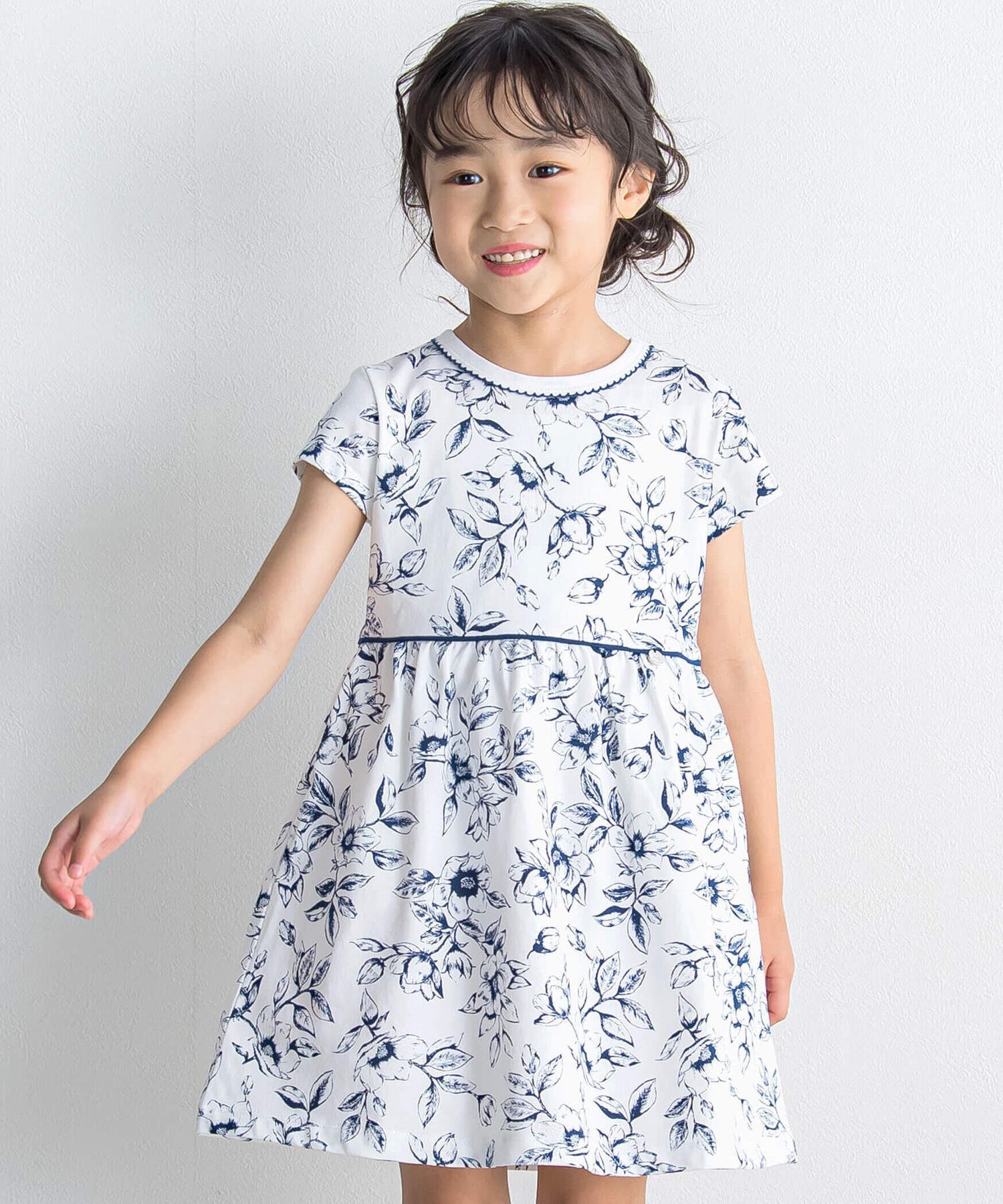 【SALE／30%OFF】BeBe Petits Pois Vert オリジナル花柄プリントワンピース 95~150cm ベベ オンライン ストア ワンピース・ドレス ワンピース ネイビー ピンク【送料無料】