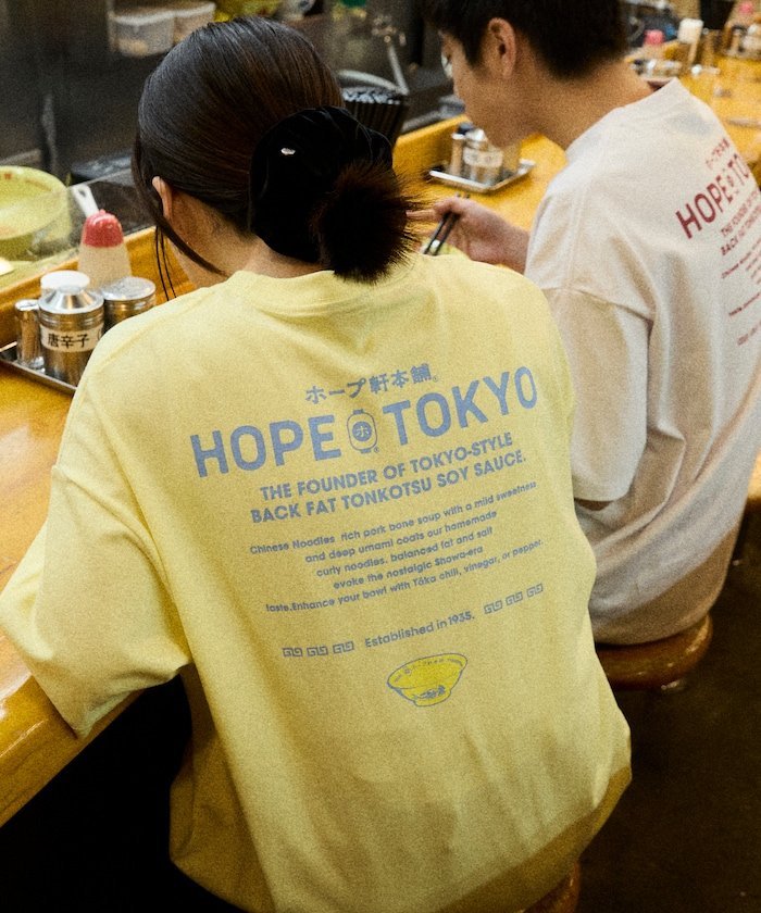 ホープ軒本舗×FREAK'S STORE 別注 ビッグシルエット バックプリント クルーネックTシャツ 【限定展開】 フリークスストア トップス カットソー・Tシャツ ブラック ネイビー ホワイト イエロー