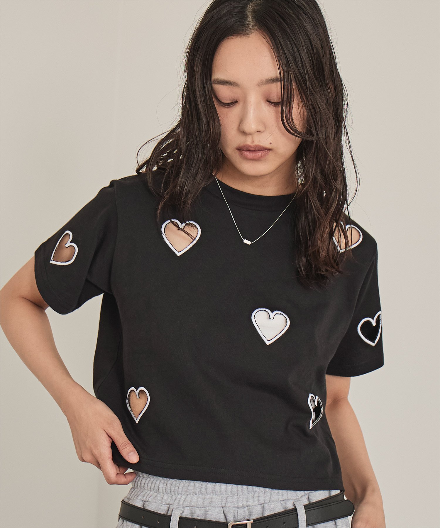 miette ハートカット Tシャツ 配色 刺繍 肌見せ デザイントップス カットソー ハート ティティベイト トップス カットソー・Tシャツ ブラック