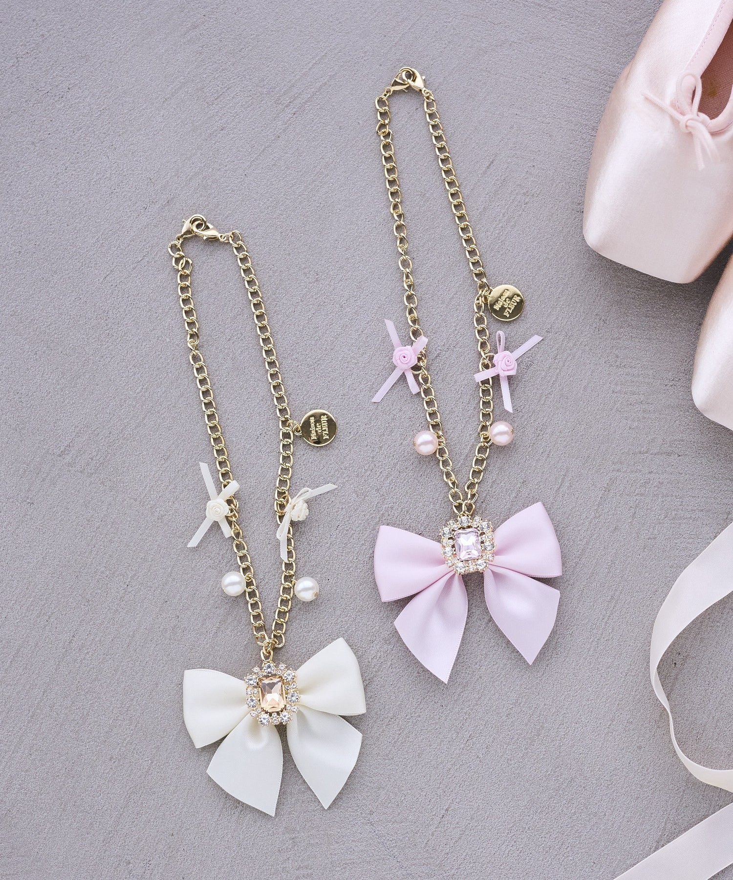 Maison de FLEUR ビジューローズリボンバッグチャーム メゾン ド フルール アクセサリー・腕時計 その他のアクセサリー・腕時計 ピンク