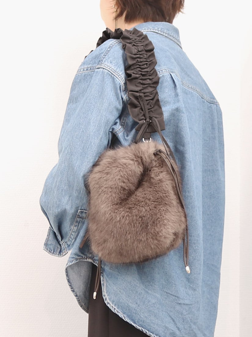 カシュカシュ cachecache / フリルショルダー付エコファー巾着バッグ アンビリオン バッグ ショルダーバッグ ブラウン