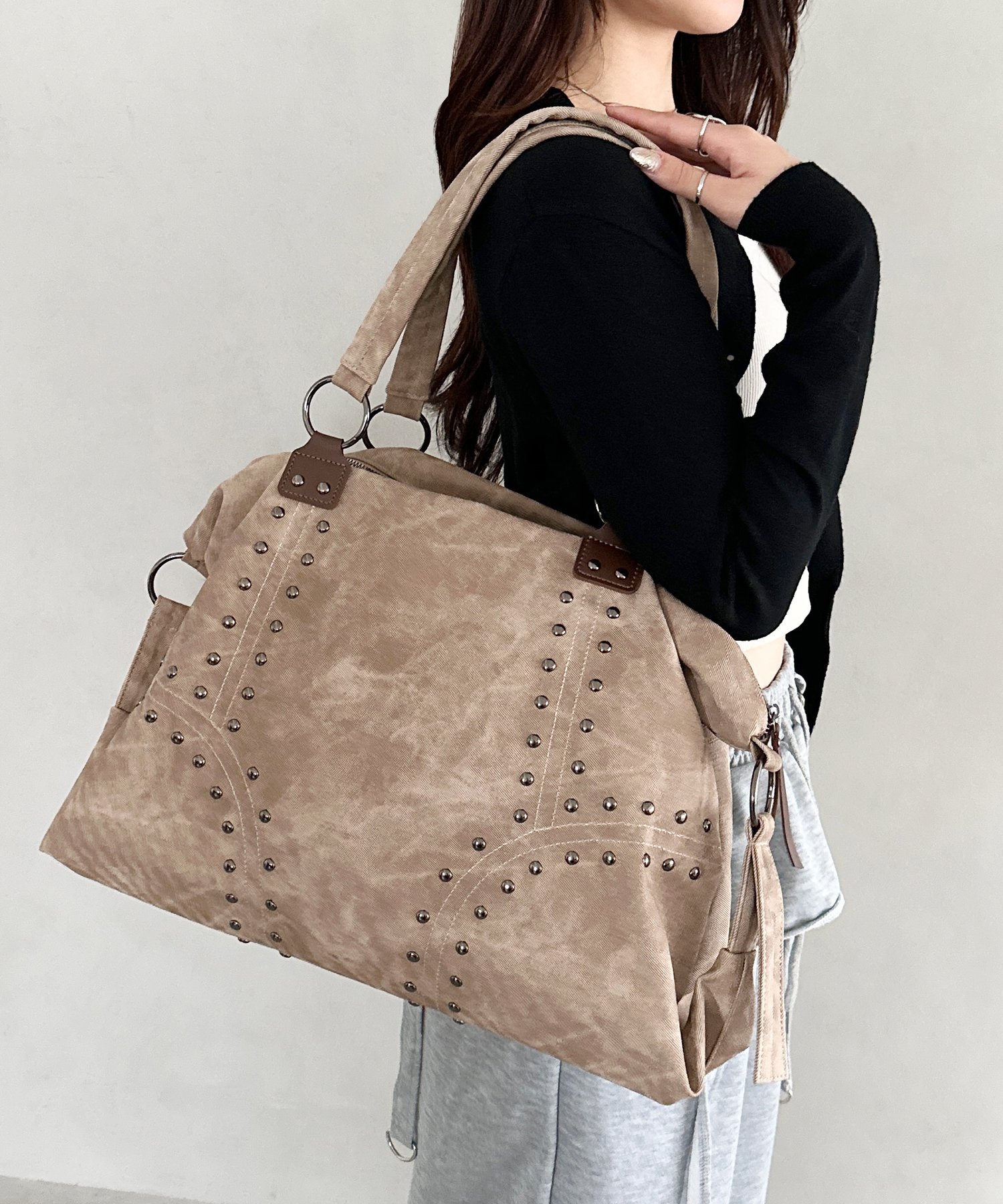 【SALE／22%OFF】Bamm スタッズナイロンボストンバッグ アウトフィッターラボ バッグ ボストンバッグ ベージュ ブラウン ブラック グレー ホワイト レッド