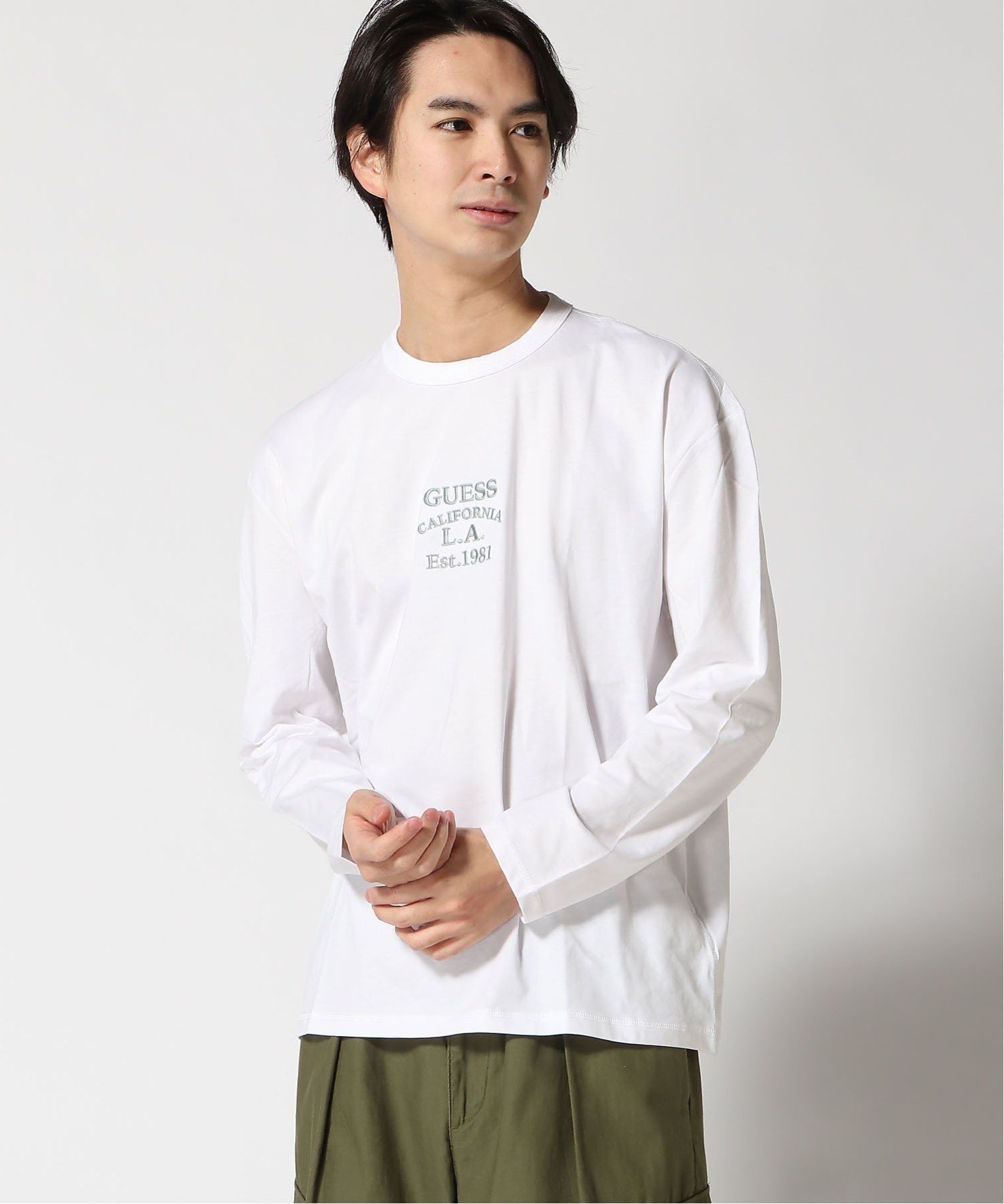 GUESS 長袖シャツ(M)LS Cn Over Embro Tee ゲス トップス カットソー・Tシャツ ホワイト ブラック