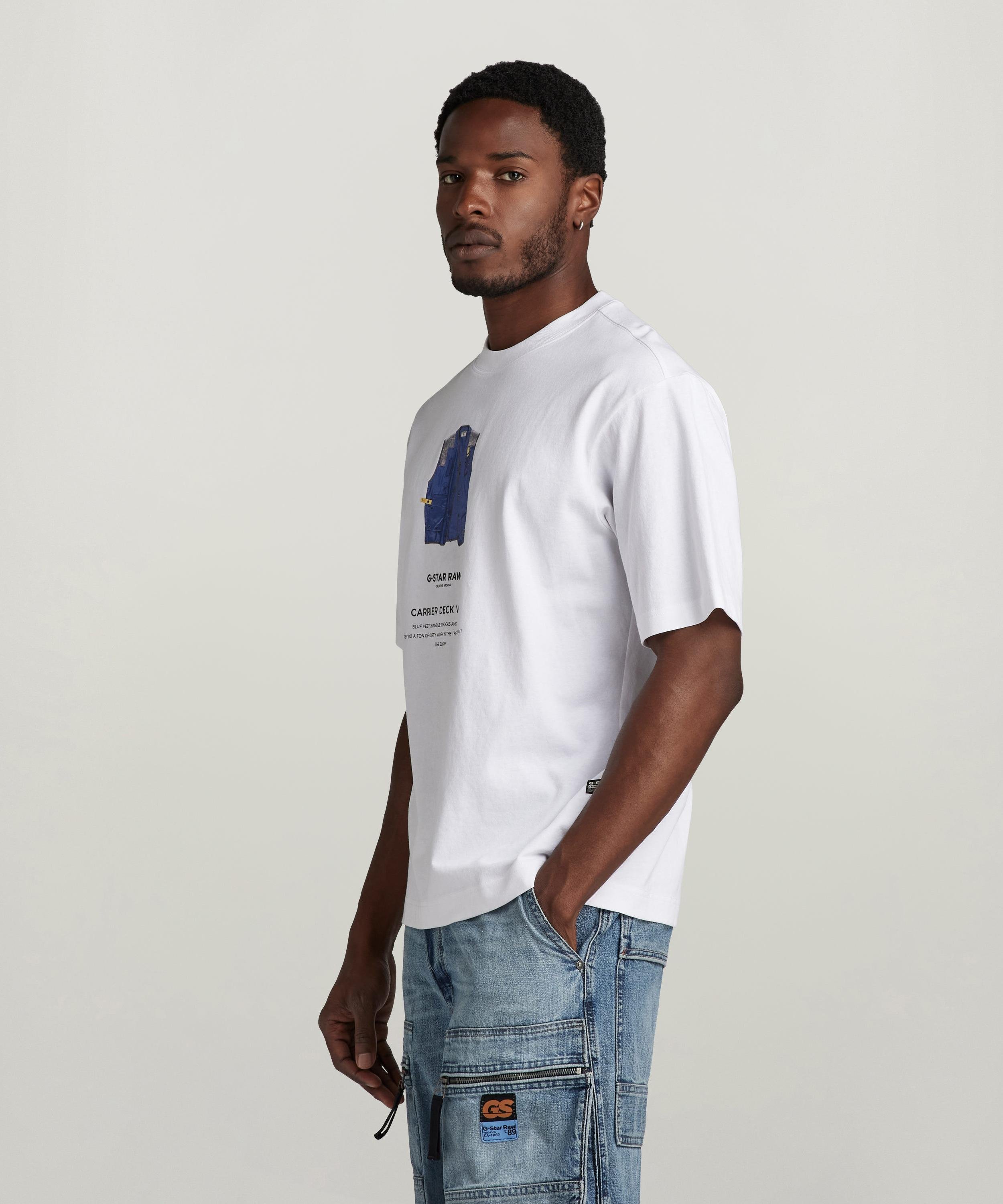 【公式ショップ】ARCHIVE VEST BOXY T-SHIRT/グラフィックプリントオーバーサイズTシャツ ジースターロゥ トップス カットソー・Tシャツ ホワイト