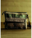 BEAMS PLUS BRIEFING * BEAMS PLUS / 別注 FLEET MESSENGER BAG KHAKI ビームス メン バッグ その他のバッグ ベージュ【送料無料】