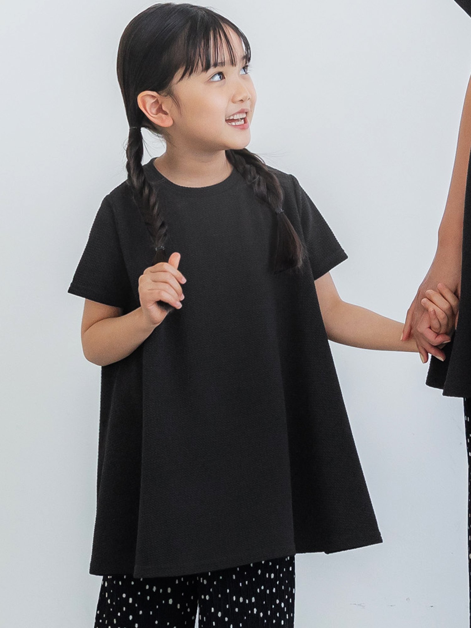 【SALE／88%OFF】coca 【Kids】親子お揃いエンボスAラインチュニック コカ ワンピース・ドレス チュニック ブラック グレー グリーンのサムネイル