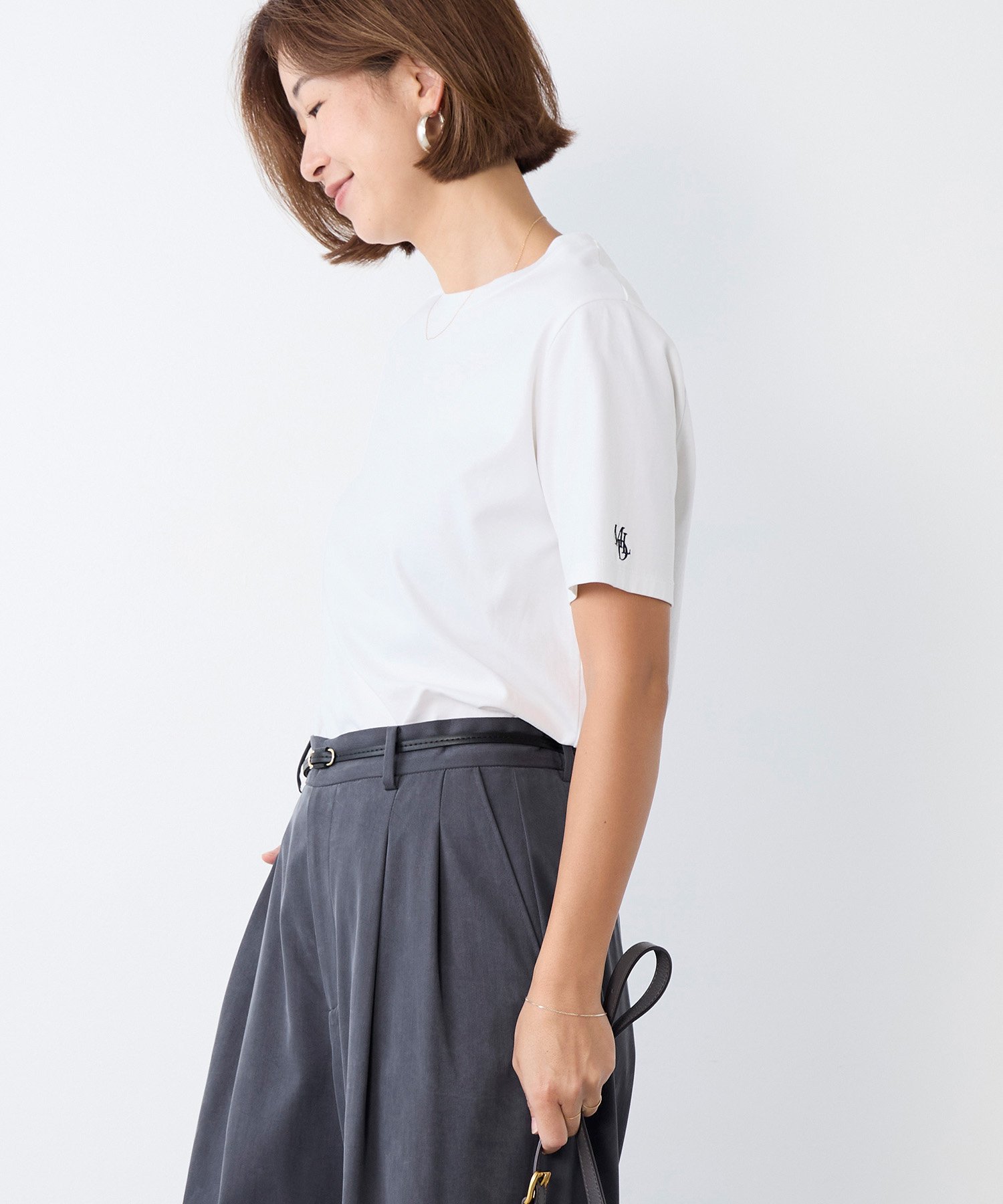 MICA&DEAL 接触冷感/UVカット-ワンポイント刺繍Tシャツ マイカアンドディール トップス カットソー・Tシャツ ホワイト ブラウン