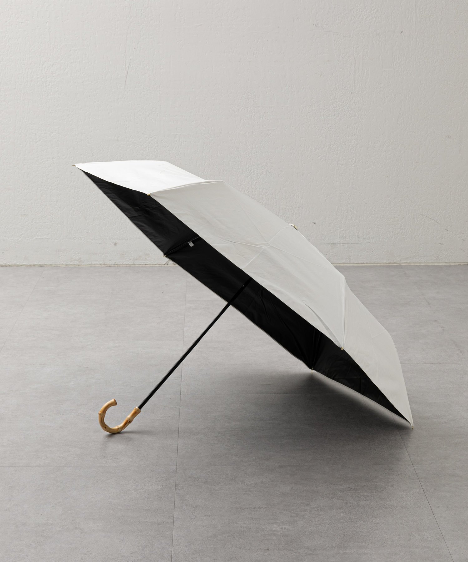 COLONY 2139 UVバンブーハンドル折傘 コロニー トゥーワンスリーナイン ファッション雑貨 折りたたみ傘 ホワイト グレーのサムネイル