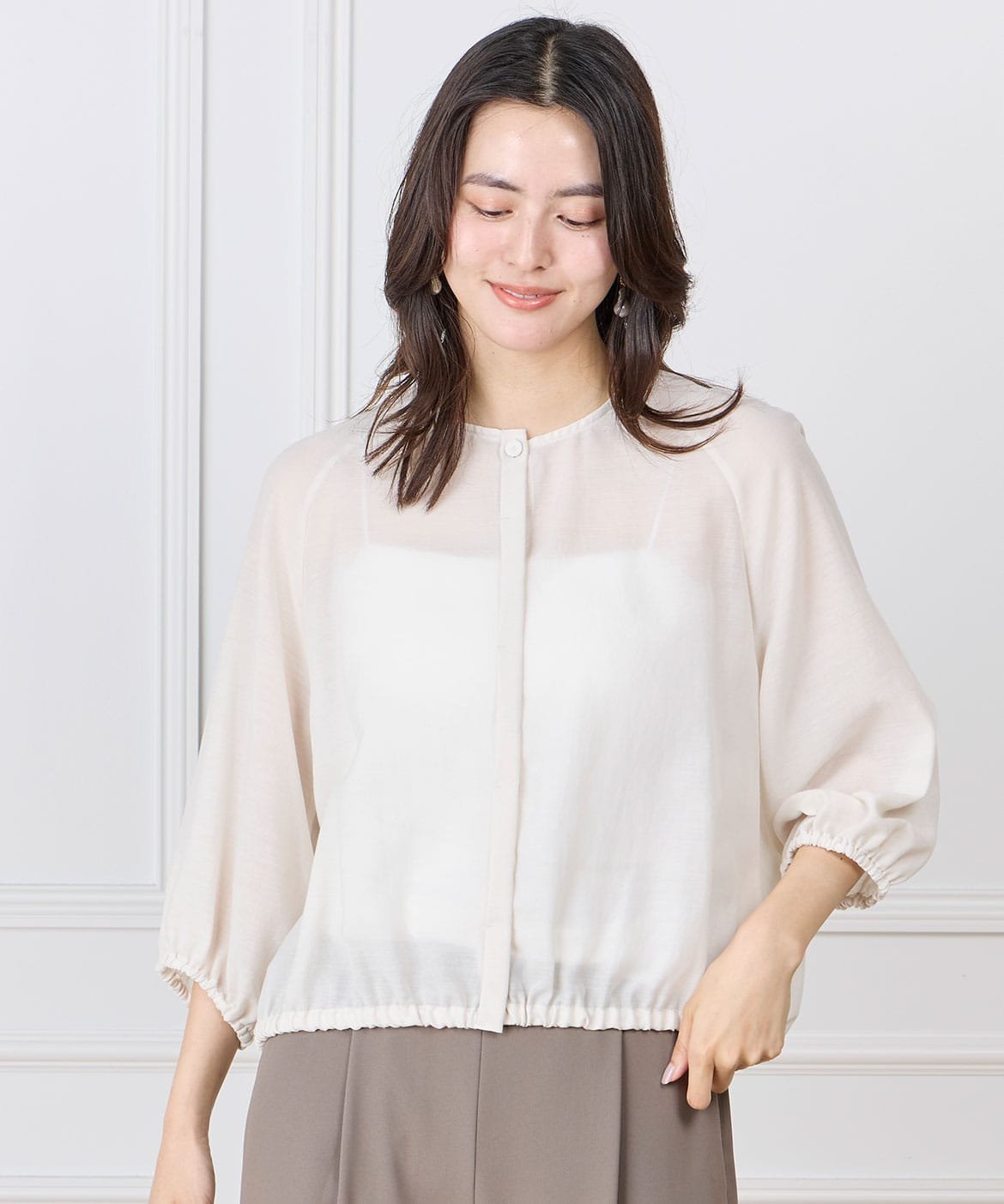 INED シアー羽織ブラウス｜透ける美しさと立体感で心弾む,夏の羽織り イネド トップス シャツ・ブラウス ブラック ベージュ