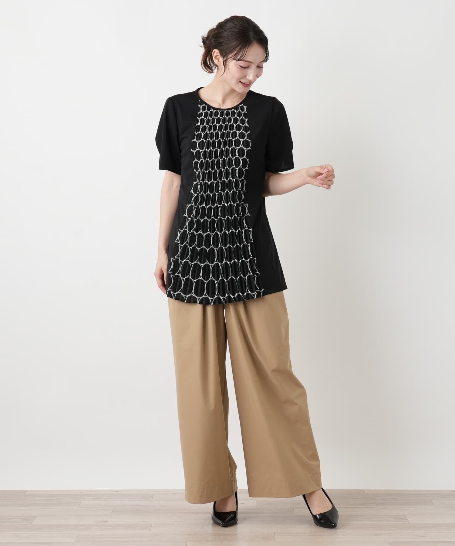 Leilian 幾何学柄プリーツ切替カットソー レリアン トップス カットソー・Tシャツ ブラック
