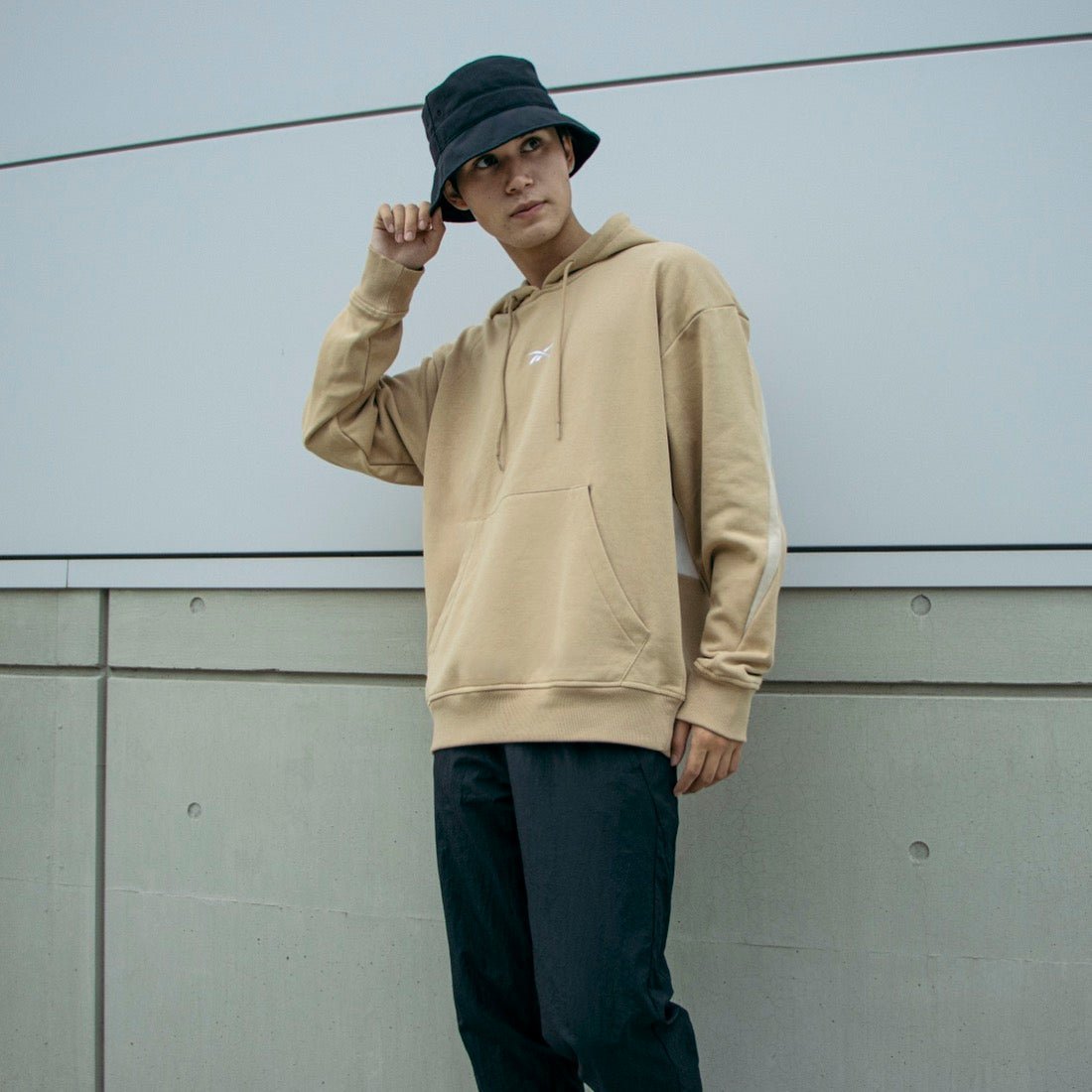 Reebok クラシックス ビッグベクター フーディー / Classics Vector Hoodie リーボック トップス パーカー・フーディー ホワイト ベージュ ブラック【送料無料】