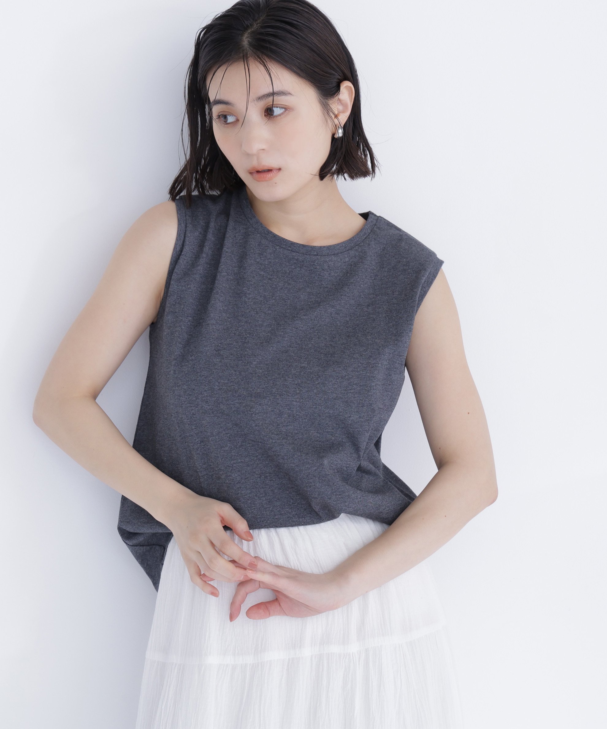 NATURAL BEAUTY BASIC メタルポイントノースリーブカットソー ナチュラルビューティベーシック トップス カットソー・Tシャツ ホワイト グレー ブラック