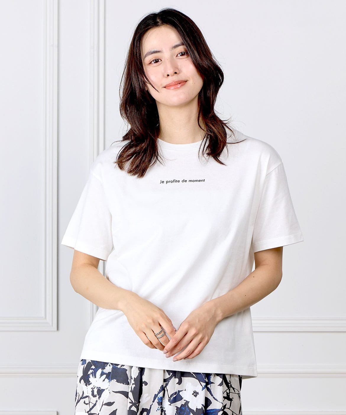 INED プリントロゴTシャツ イネド トップス カットソー・Tシャツ ブラック ホワイト