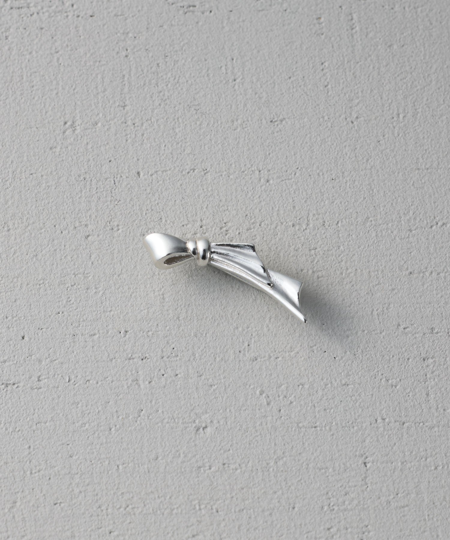 and cloud Flutter Bow Ear Clip S アンドクラウド アクセサリー・腕時計 イヤリング・イヤーカフ シルバー【送料無料】