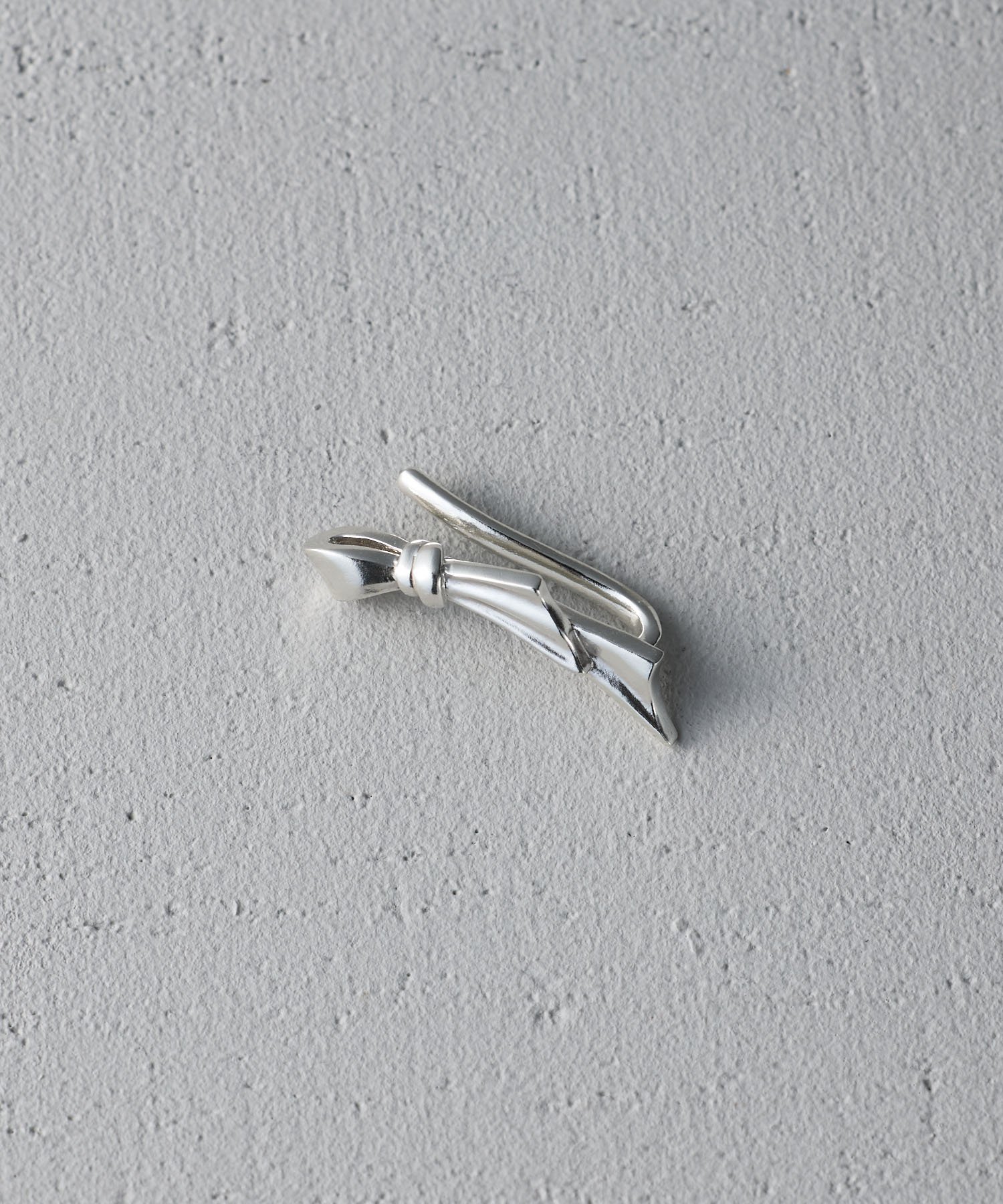 and cloud Flutter Bow Ear Clip S アンドクラウド アクセサリー・腕時計 イヤリング・イヤーカフ シルバー【送料無料】