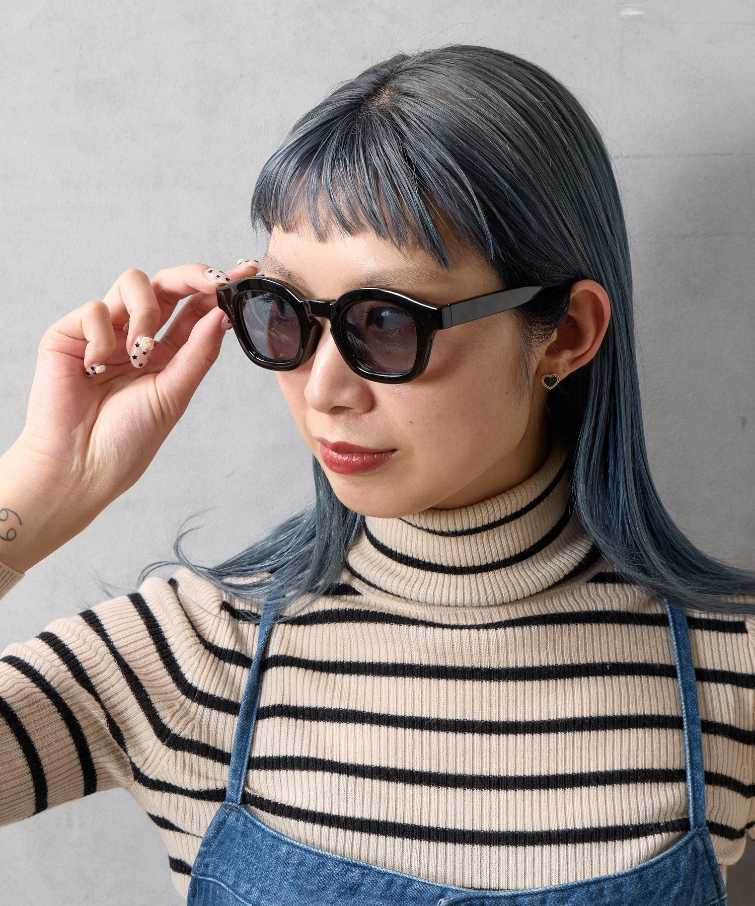 【SALE／30%OFF】BIRTHDAY BAR ウェリントンサングラス パデットポーチ付き UVカット バースデイバー ファッション雑貨 その他のファッション雑貨 ブラック 透明
