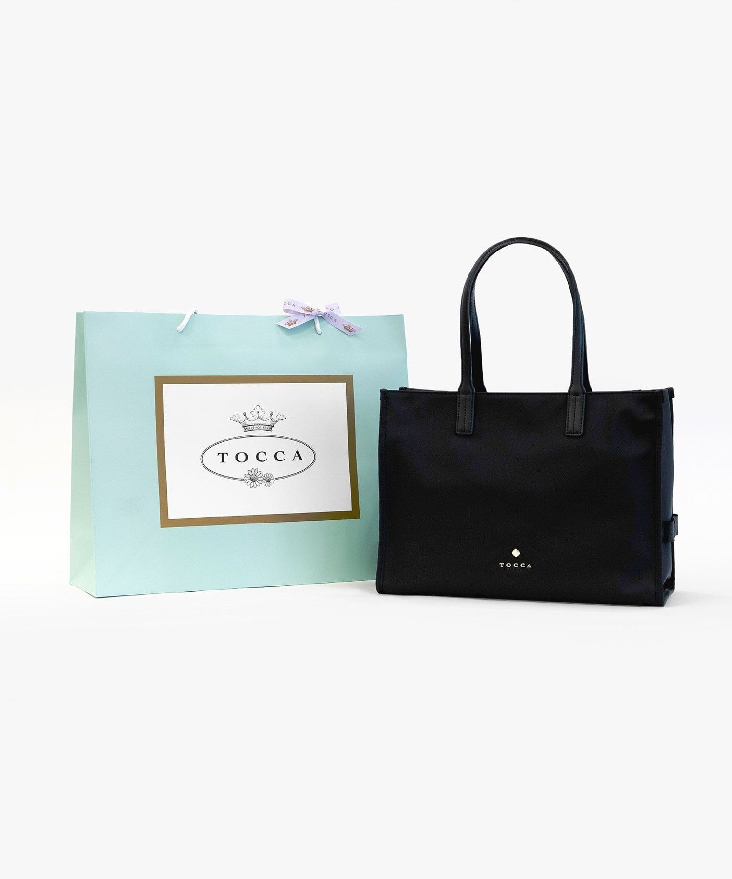 TOCCA（トッカ）SHOPPER SET L ギフトショッパーセット Lサイズ&nbsp;SHOPPERSETL&nbsp;サイズ大切な方へのプレゼントとして。贈るときに便利なギフトセットです。Lサイズですので、、TOCCAのカーディガンやドレスなどお洋服やバッグのプレゼントにもおすすめのショッパーです。・セット内容　ショッパーLサイズ(幅53.0cm×マチ17.0cm×高さ39.0cm)、不織布(ロゴ入り)(幅58.0cm×高さ58.0cm)、カード（名刺程度のサイズ2つ折り）、封筒、リボン(約45cm)　各1個ずつ※プレゼント用のショッピングバッグ(紙袋)を同梱するかたちとなります。ラッピングは致しかねますので、ご注意くださいませ。※画像左からジュエリーボックス(別売り)、ギフトショッパーSサイズ、ギフトショッパーLサイズ　※画像の雑貨アイテム（箱も含む）は別売りとなります型番：ZZTZSM0700-5-a GR0308【採寸】サイズ幅高さマチ持ち手重量(g)F53.039.017.035.0230商品のサイズについて【商品詳細】日本素材：ホワイト系：-サイズ：F[F]※画面上と実物では多少色具合が異なって見える場合もございます。ご了承ください。商品のカラーについて 【予約商品について】 ※「先行予約販売中」「予約販売中」をご注文の際は予約商品についてをご確認ください。■重要なお知らせ※ 当店では、ギフト配送サービス及びラッピングサービスを行っておりません。ご注文者様とお届け先が違う場合でも、タグ（値札）付「納品書 兼 返品連絡票」同梱の状態でお送り致しますのでご了承ください。 ラッピング・ギフト配送について※ 2点以上ご購入の場合、全ての商品が揃い次第一括でのお届けとなります。お届け予定日の異なる商品をお買い上げの場合はご注意下さい。お急ぎの商品がございましたら分けてご購入いただきますようお願い致します。発送について ※ 買い物カートに入れるだけでは在庫確保されませんのでお早めに購入手続きをしてください。当店では在庫を複数サイトで共有しているため、同時にご注文があった場合、売切れとなってしまう事がございます。お手数ですが、ご注文後に当店からお送りする「ご注文内容の確認メール」をご確認ください。ご注文の確定について ※ Rakuten Fashionの商品ページに記載しているメーカー希望小売価格は、楽天市場「商品価格ナビ」に登録されている価格に準じています。 商品の価格についてTOCCATOCCAのラッピングキット福袋・ギフト・その他ご注文・お届けについて発送ガイドラッピンググッズ3,980円以上送料無料ご利用ガイド