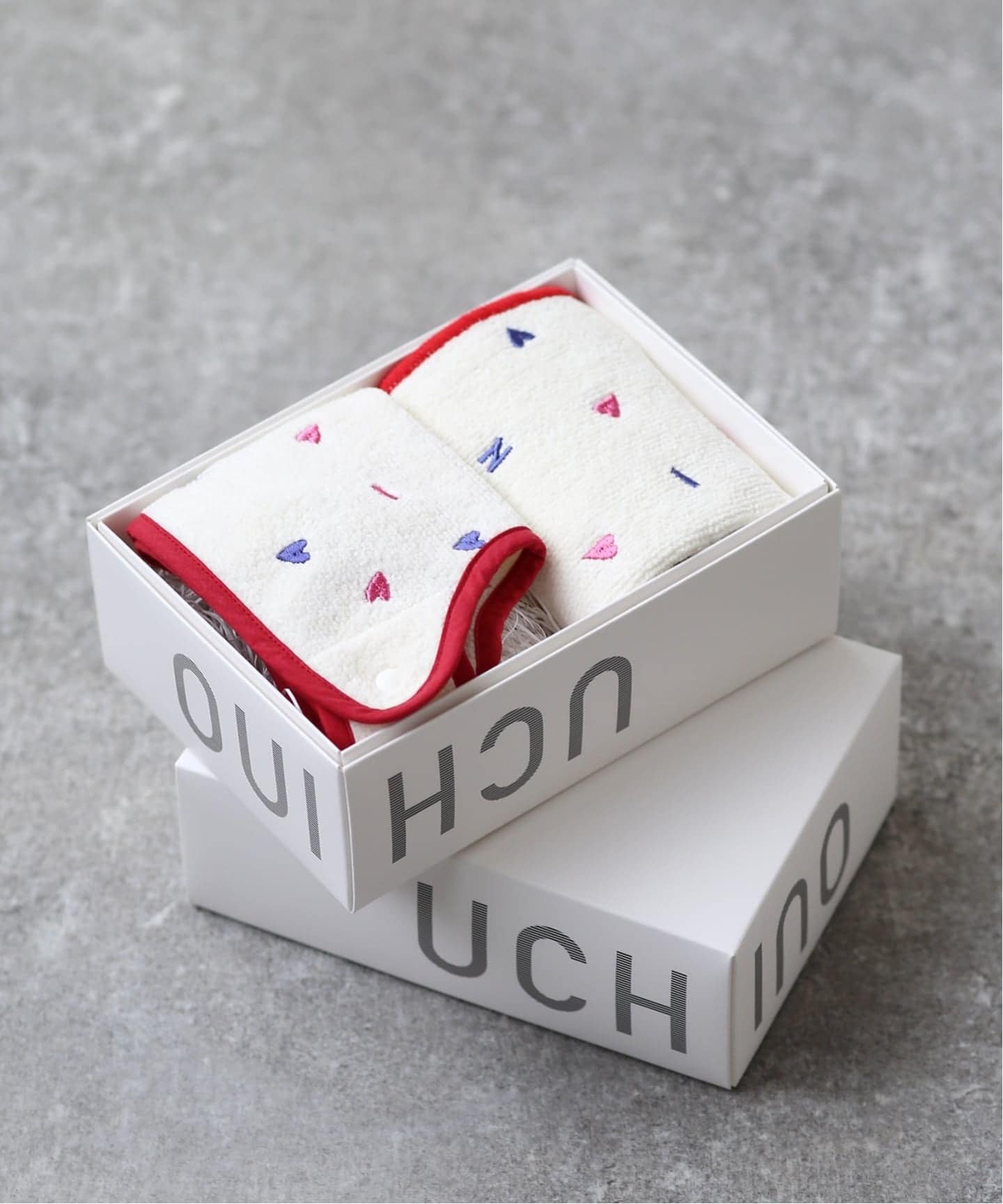 IENA ENFANT 【UCHINO/ウチノ】別注シュニールスタイ&ハンカチボックスセット イエナ アンファン マタニティウェア・ベビー用品 ベビーギフト レッド ブラック