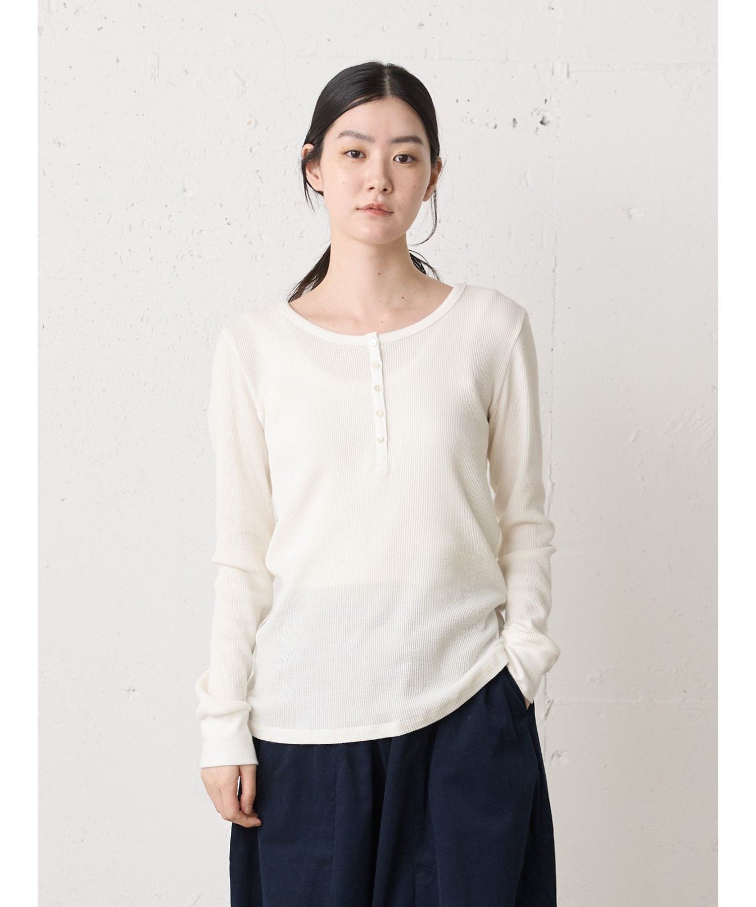 MidiUmi MidiUmi ワッフルヘンリーネックプルオーバー マーコート トップス カットソー・Tシャツ ブラック ホワイト【送料無料】