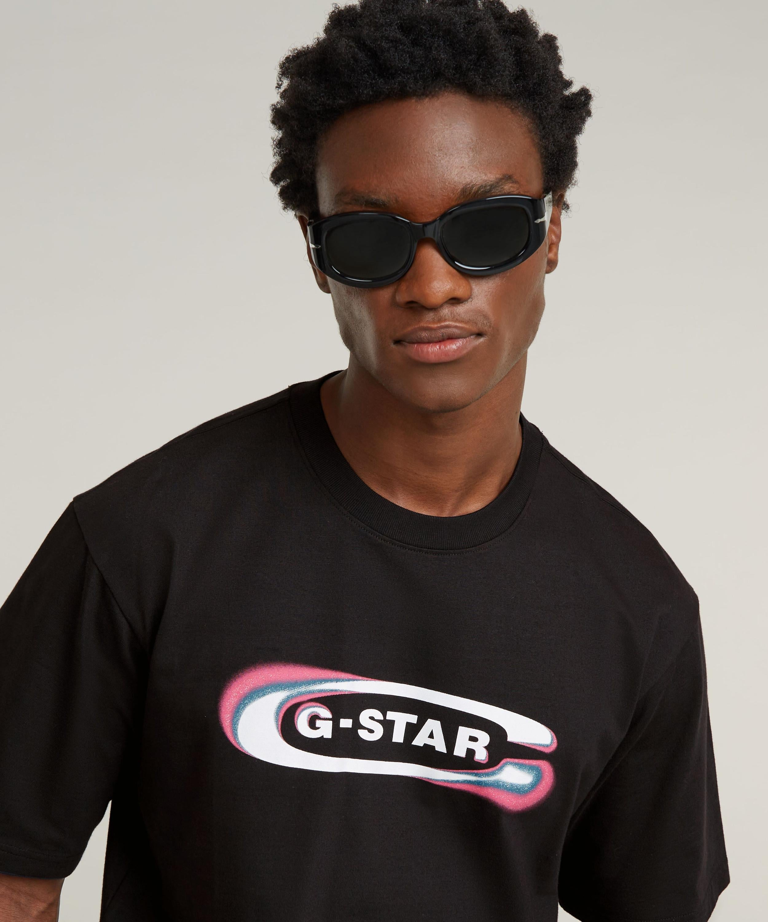 【公式ショップ】Gradient Old Skool Logo T-Shirt/グラフィックプリントクラシックロゴTシャツ ジースターロゥ トップス カットソー・Tシャツ ブラック