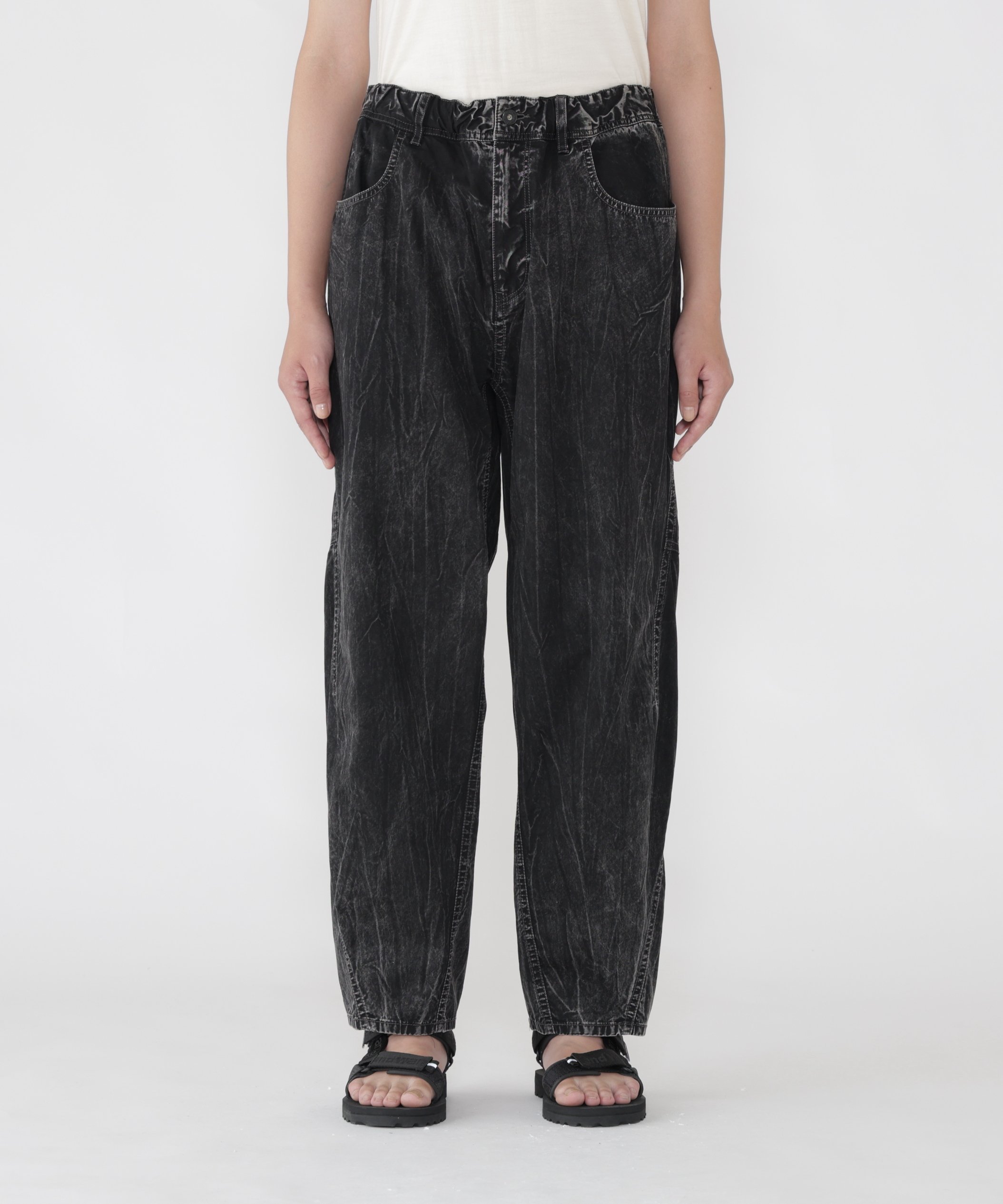 and wander bleach twill wide pants アンドワンダー パンツ その他のパンツ ブラック【送料無料】