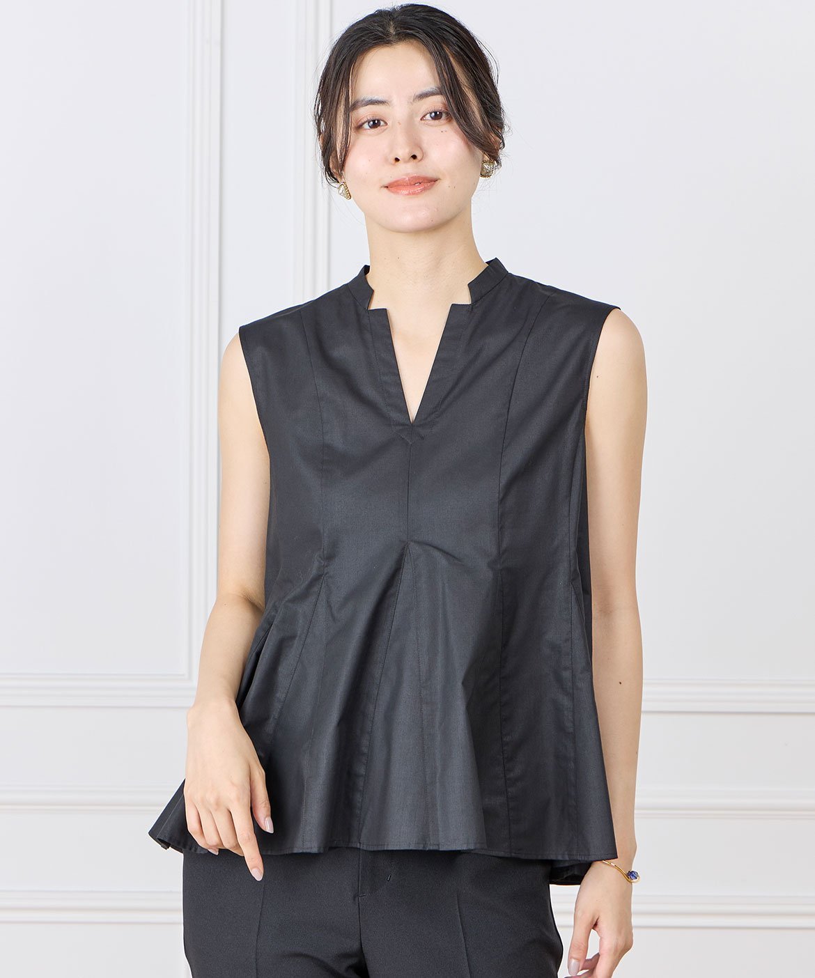INED 《大きいサイズ》切り替えフレアブラウス イネド トップス ノースリーブ・タンクトップ ブラック ベージュ