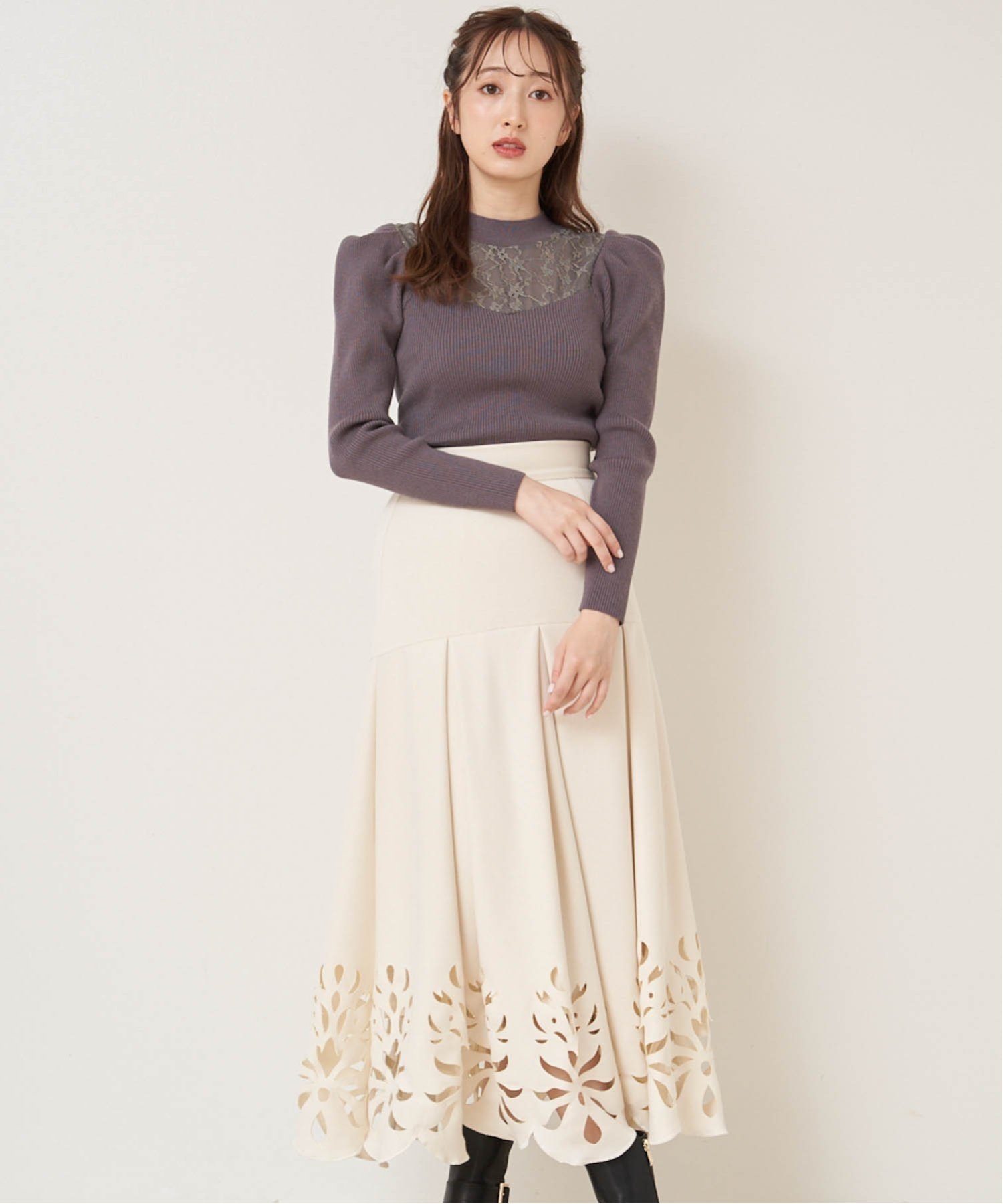 【SALE／70%OFF】Noela パンチングフレア切替タックスカート ノエラ スカート ロング・マキシスカート ホワイト ブラウン ブラック【送料無料】のサムネイル